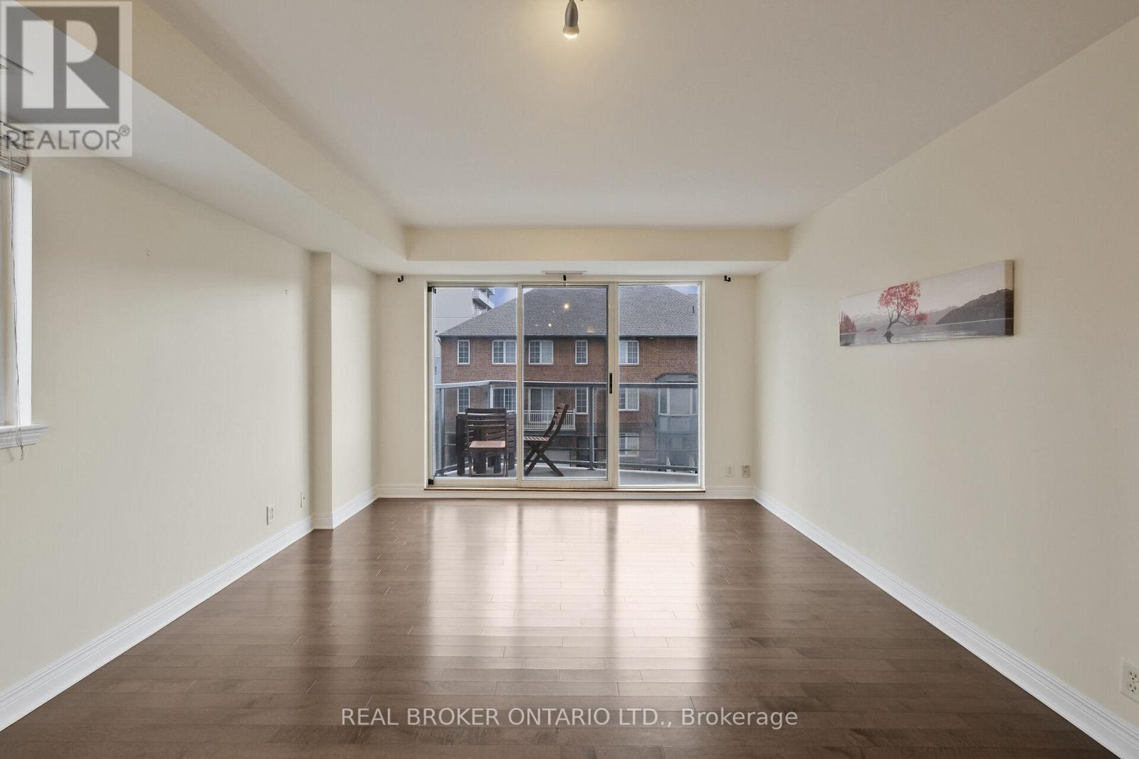 Photo 12 of 306 429 Somerset Street W, Ottawa ON