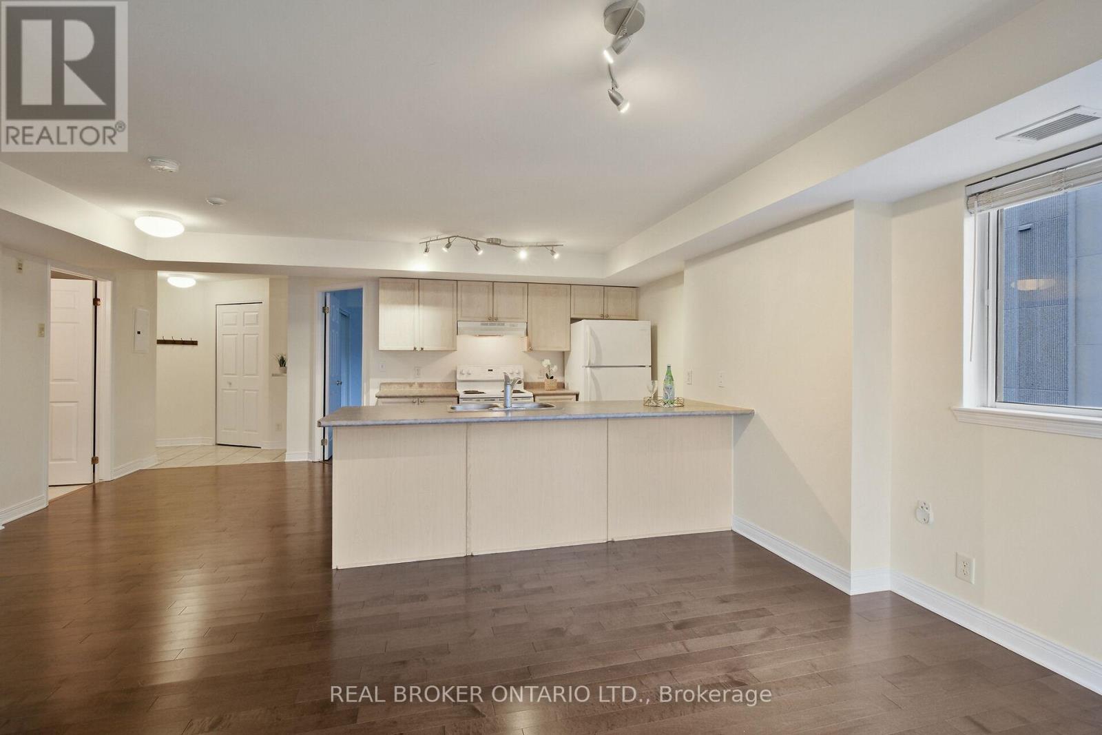Photo 14 of 306 429 Somerset Street W, Ottawa ON