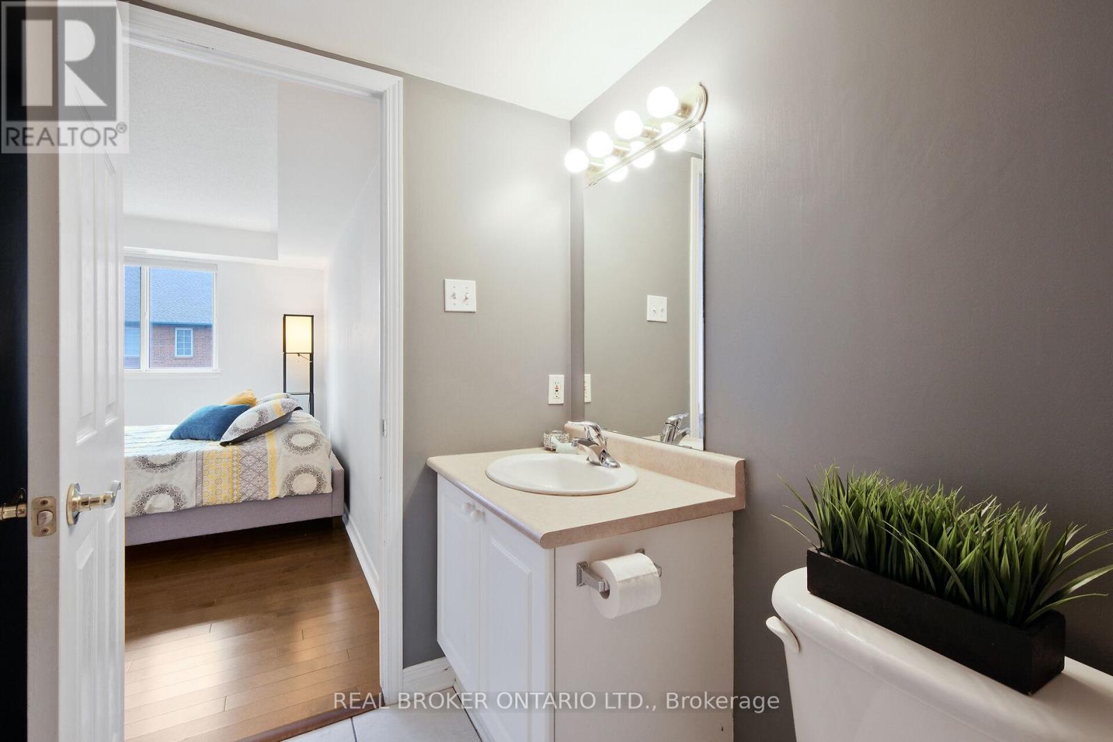 Photo 20 of 306 429 Somerset Street W, Ottawa ON
