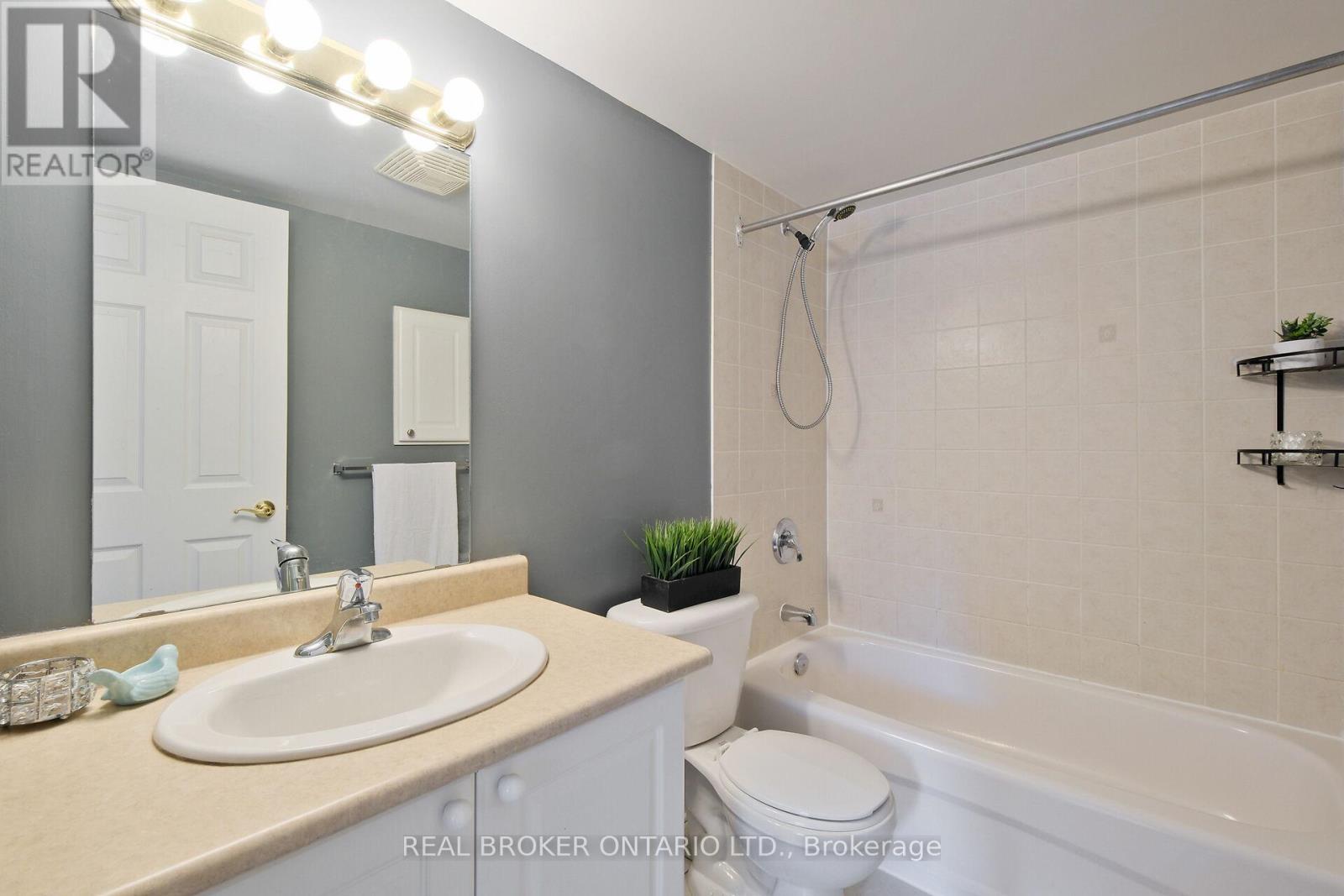 Photo 21 of 306 429 Somerset Street W, Ottawa ON