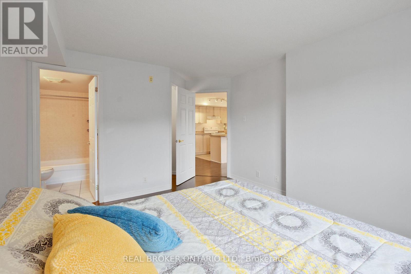 Photo 22 of 306 429 Somerset Street W, Ottawa ON