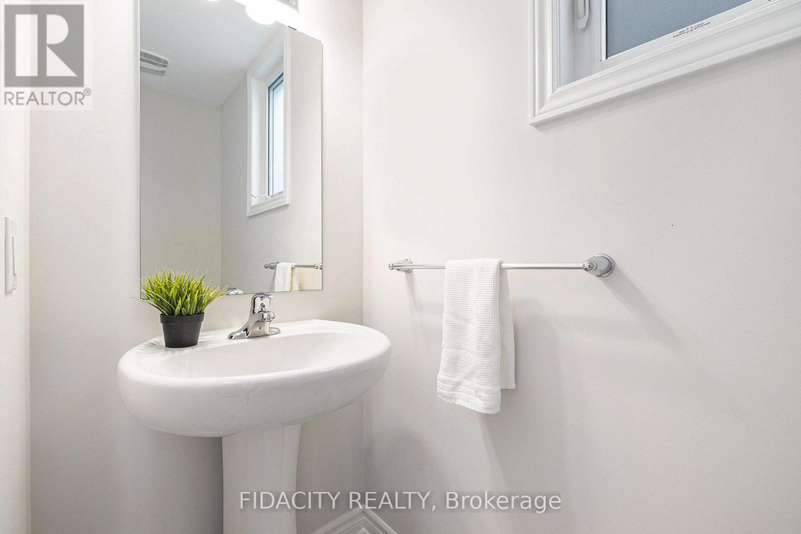 Photo 15 of 219 A Shinny Avenue, Ottawa ON