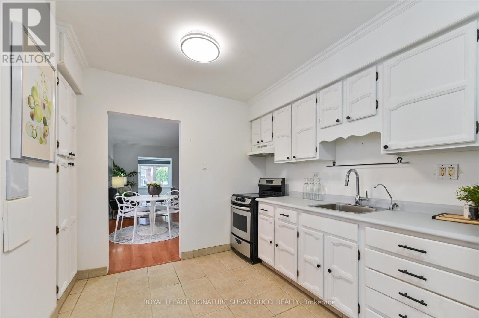 Photo 10 of 44 Crewe Avenue, Toronto ON