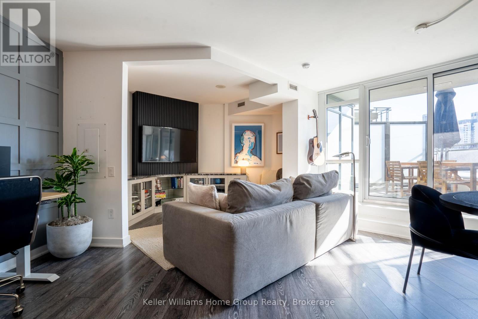 Photo 1 of 430 W 775 King Street W, Toronto ON