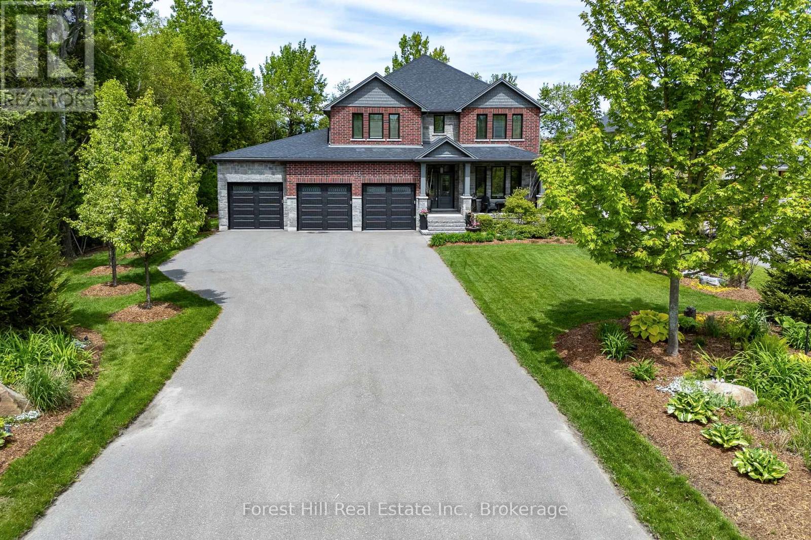 Photo 1 of 155 Glenlake Boulevard, Collingwood ON