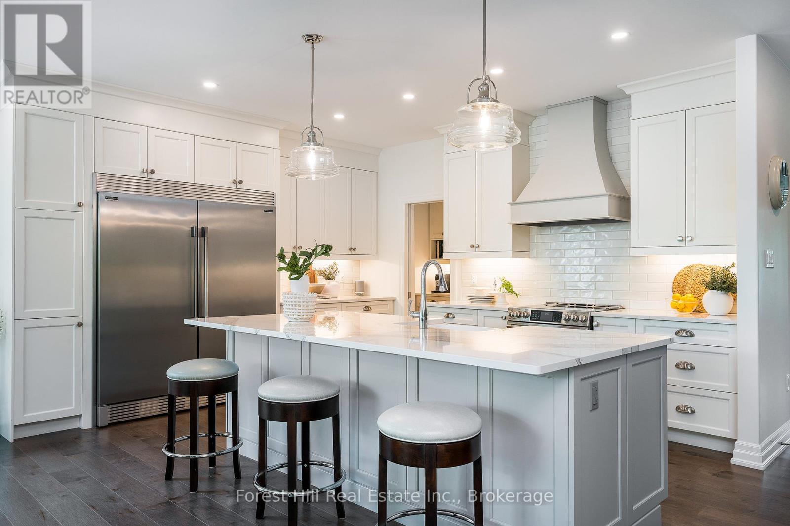 Photo 10 of 155 Glenlake Boulevard, Collingwood ON