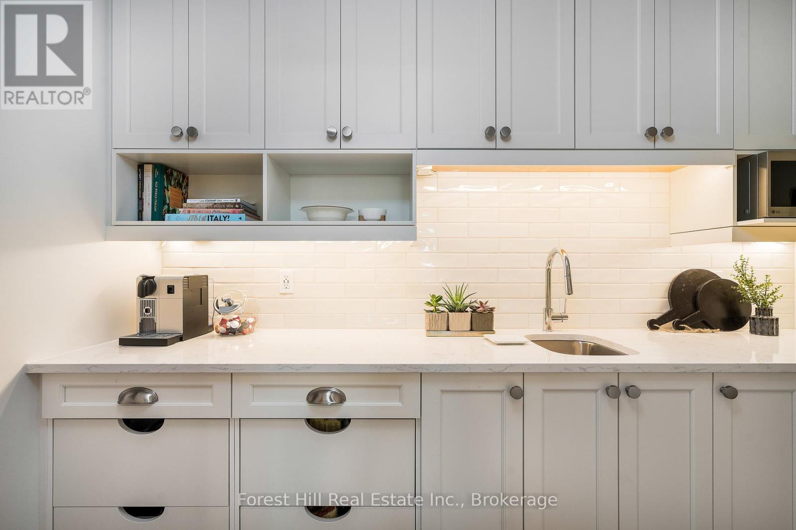Photo 14 of 155 Glenlake Boulevard, Collingwood ON