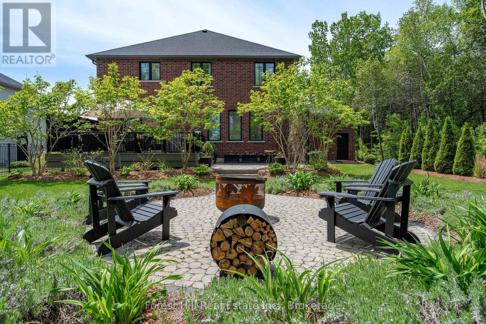 Photo 45 of 155 Glenlake Boulevard, Collingwood ON