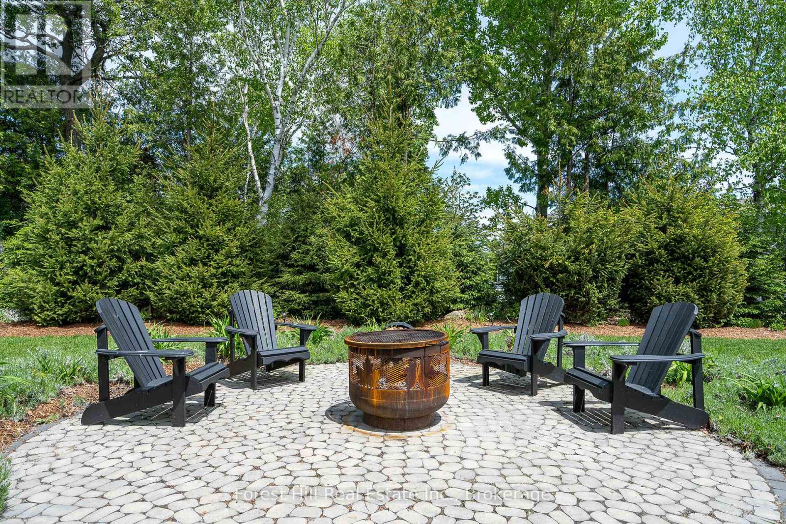 Photo 47 of 155 Glenlake Boulevard, Collingwood ON