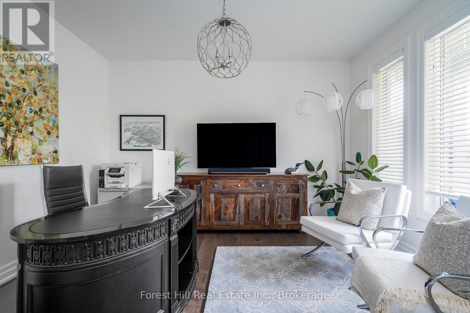Photo 5 of 155 Glenlake Boulevard, Collingwood ON