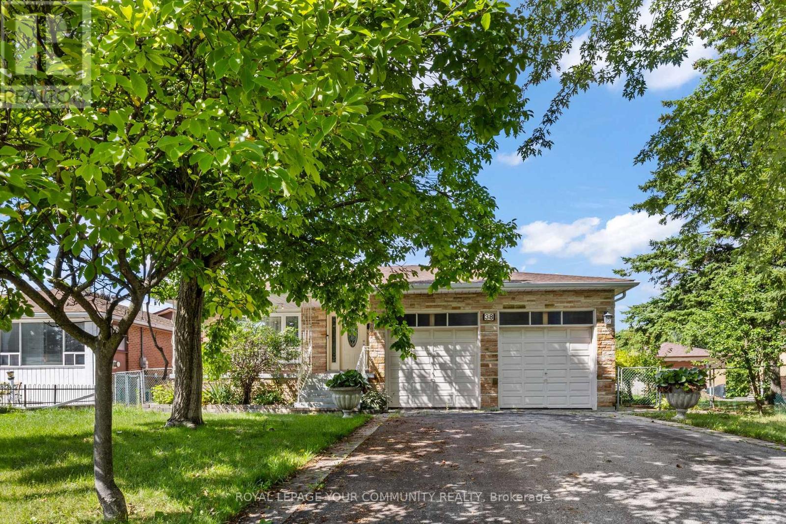 Photo 1 of 38 Spruce Avenue S, Richmond Hill ON