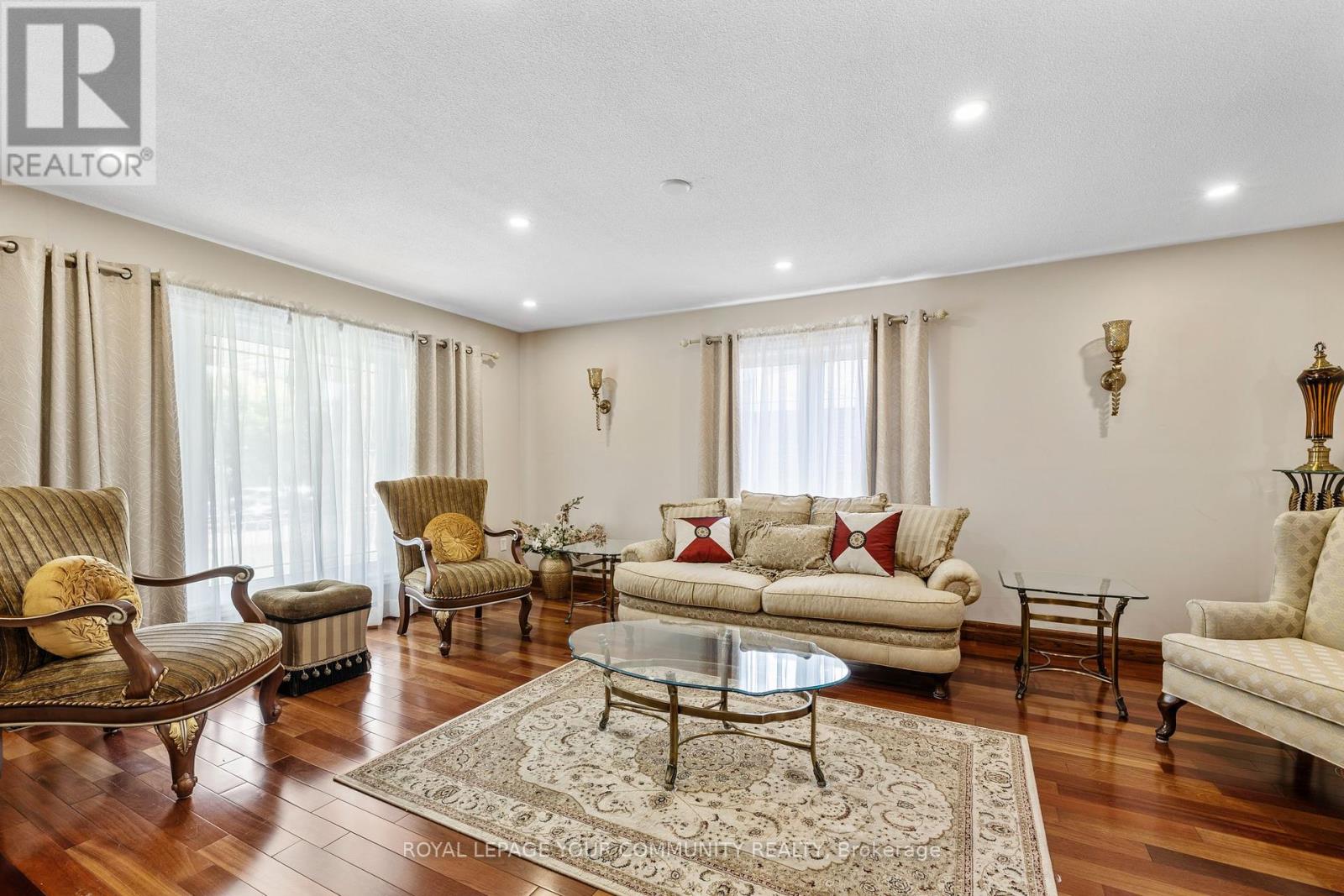 Photo 11 of 38 Spruce Avenue S, Richmond Hill ON