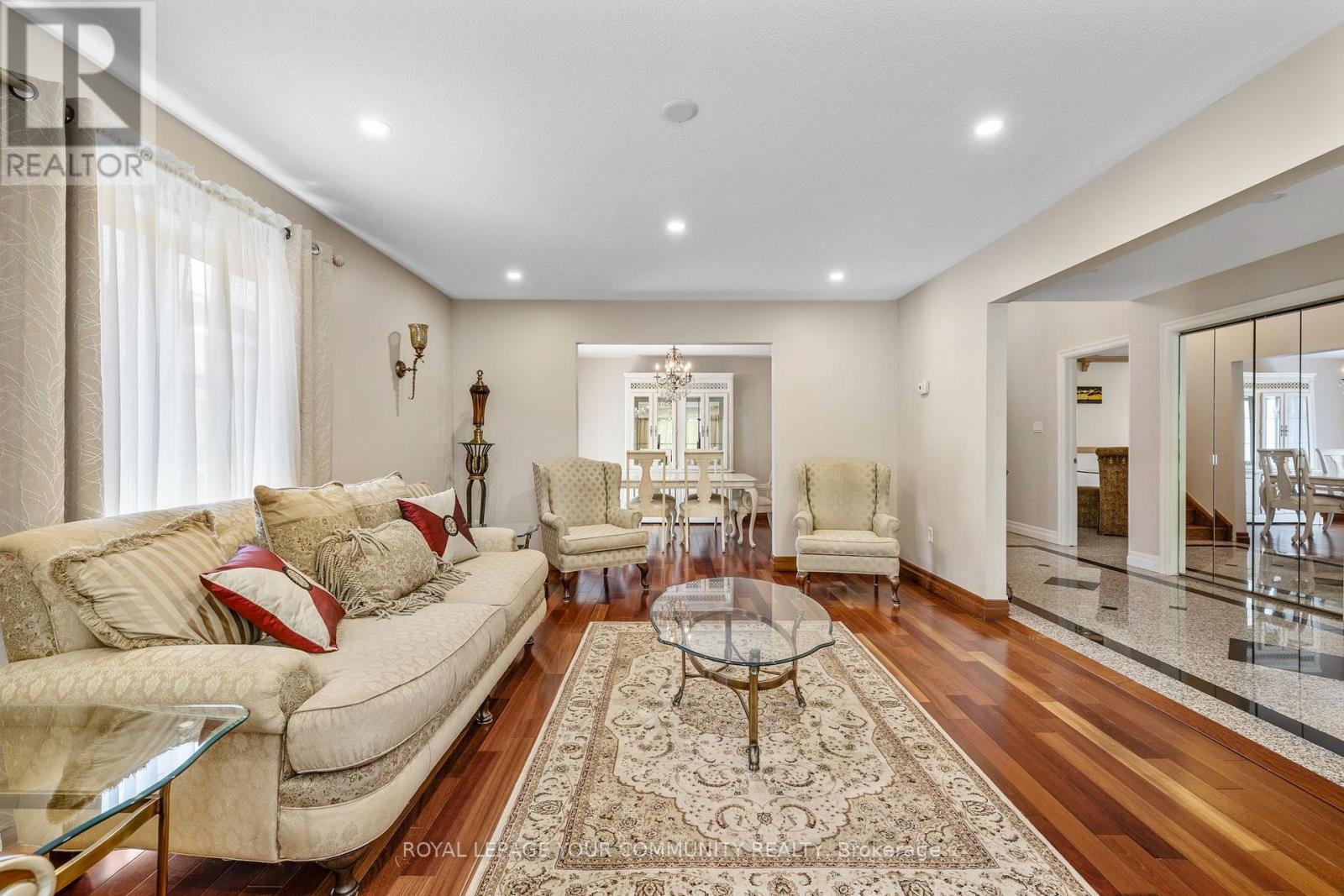 Photo 12 of 38 Spruce Avenue S, Richmond Hill ON