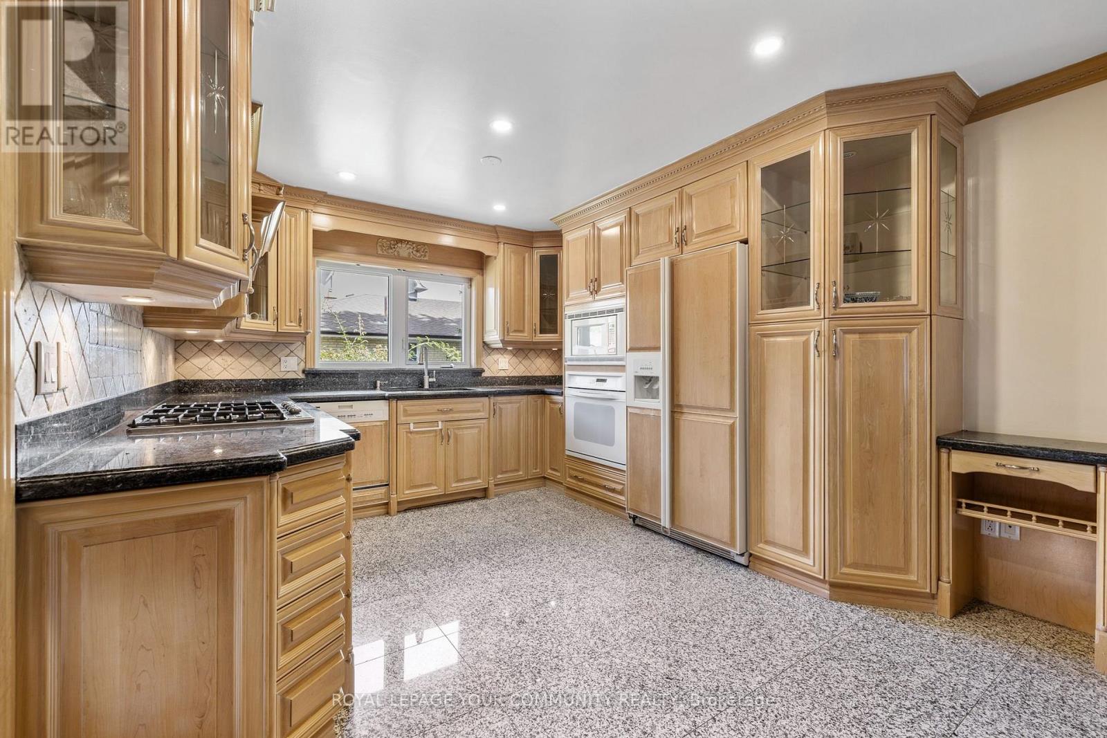 Photo 16 of 38 Spruce Avenue S, Richmond Hill ON