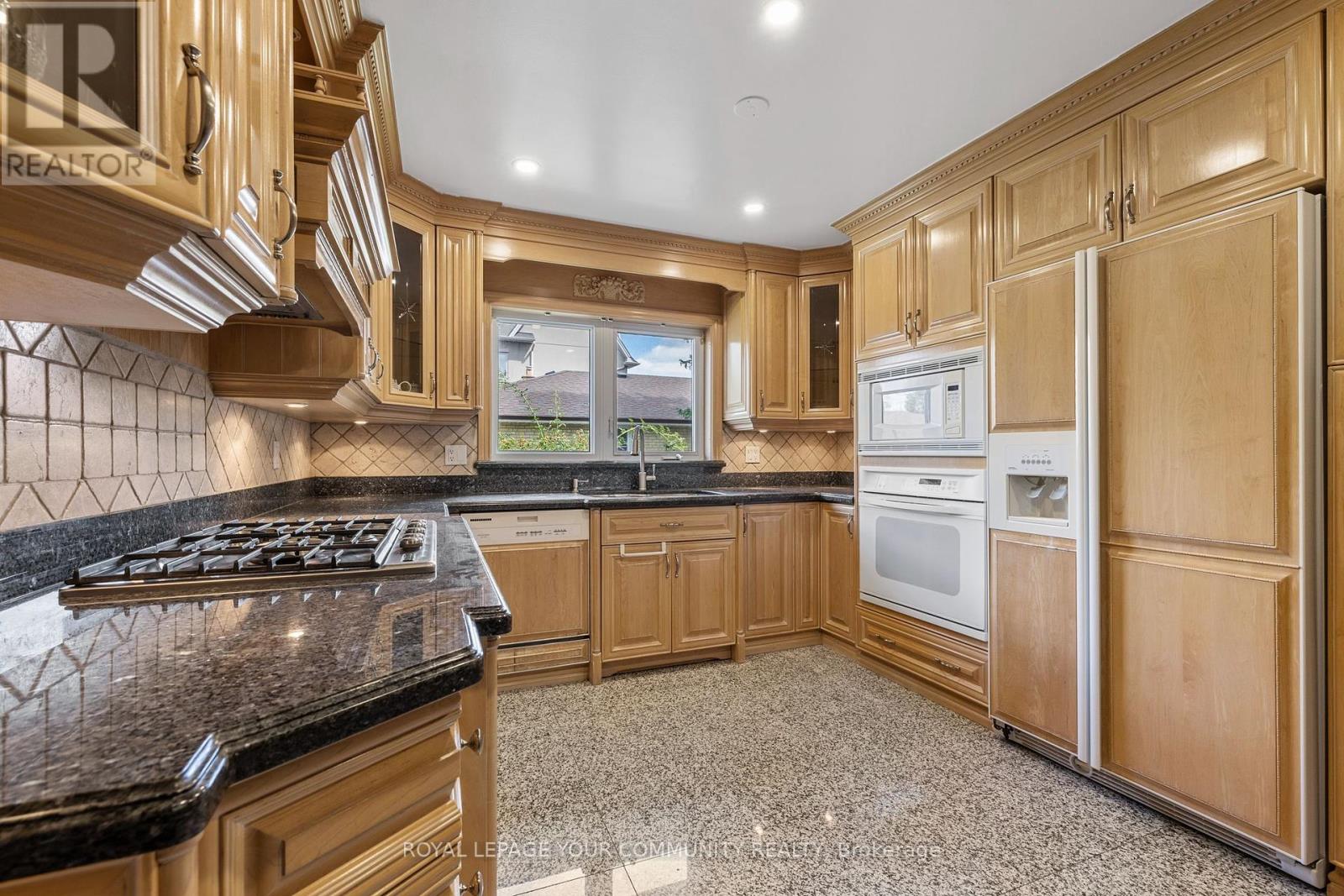 Photo 17 of 38 Spruce Avenue S, Richmond Hill ON