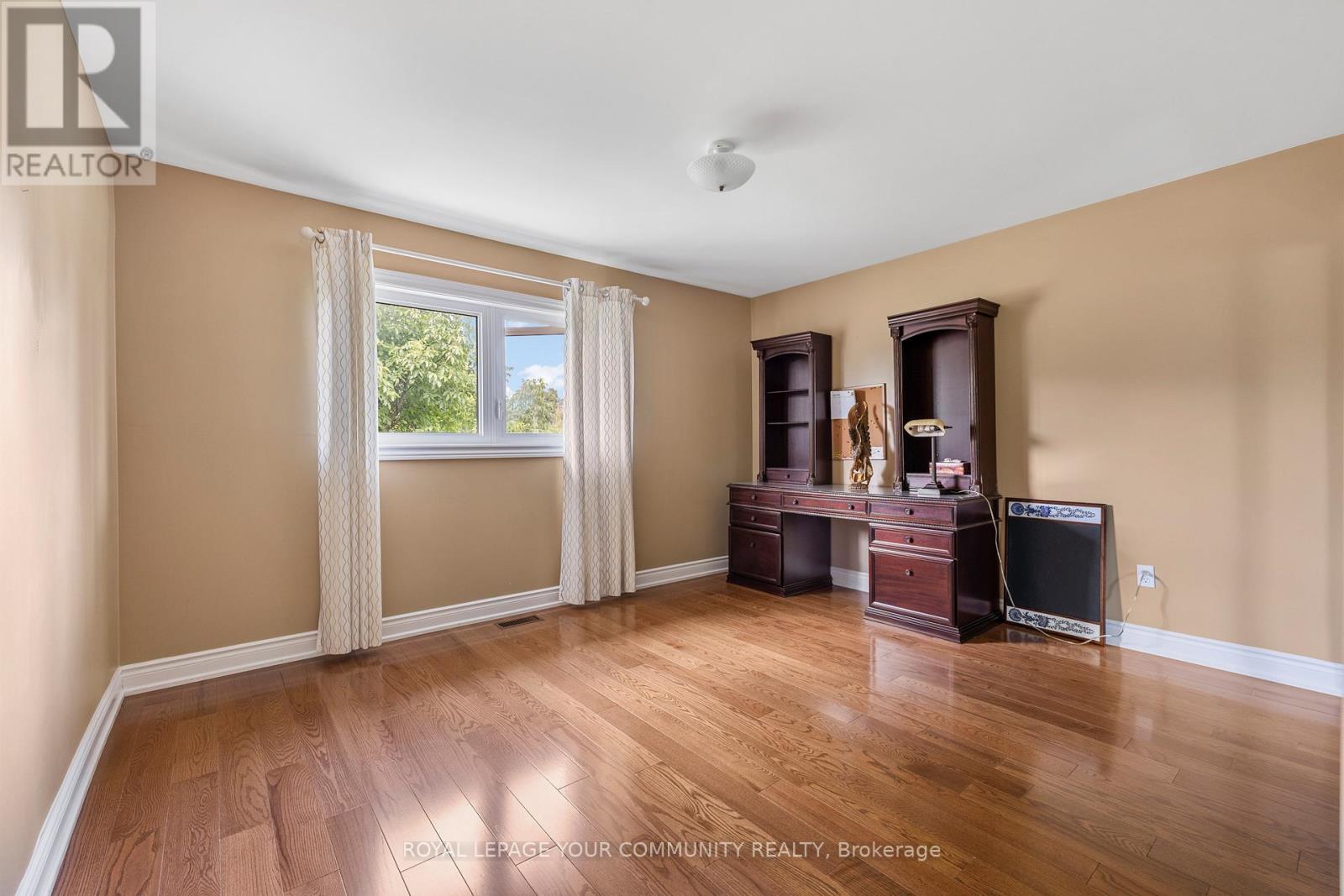 Photo 22 of 38 Spruce Avenue S, Richmond Hill ON