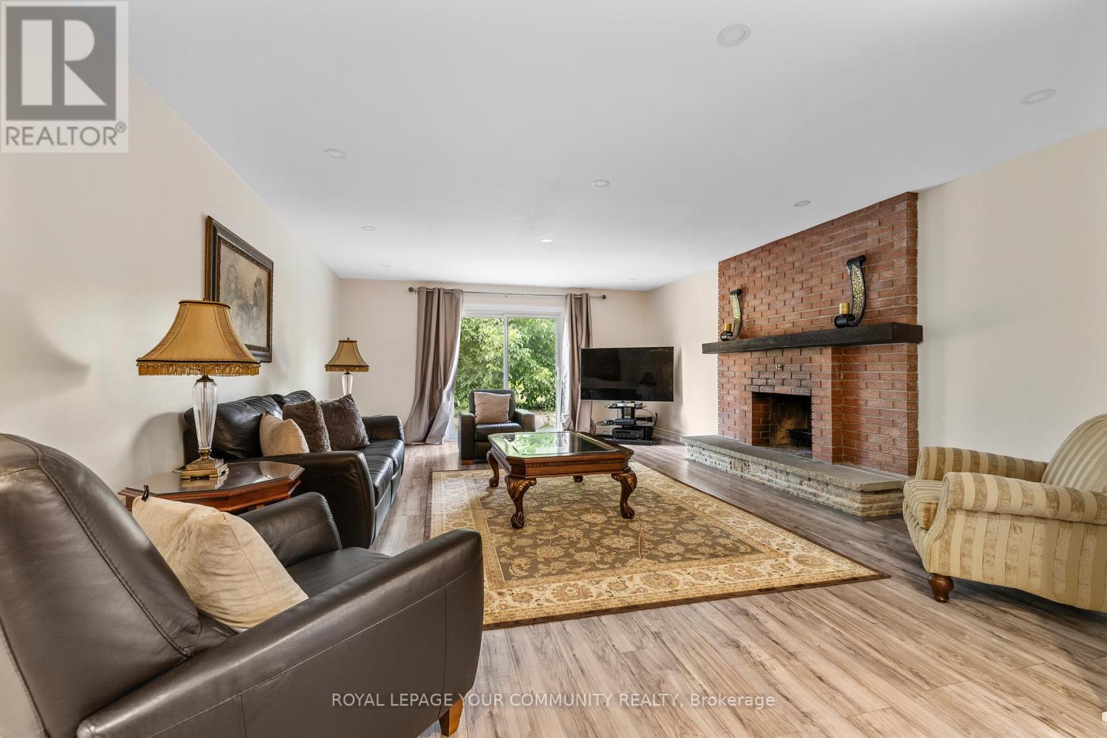 Photo 25 of 38 Spruce Avenue S, Richmond Hill ON