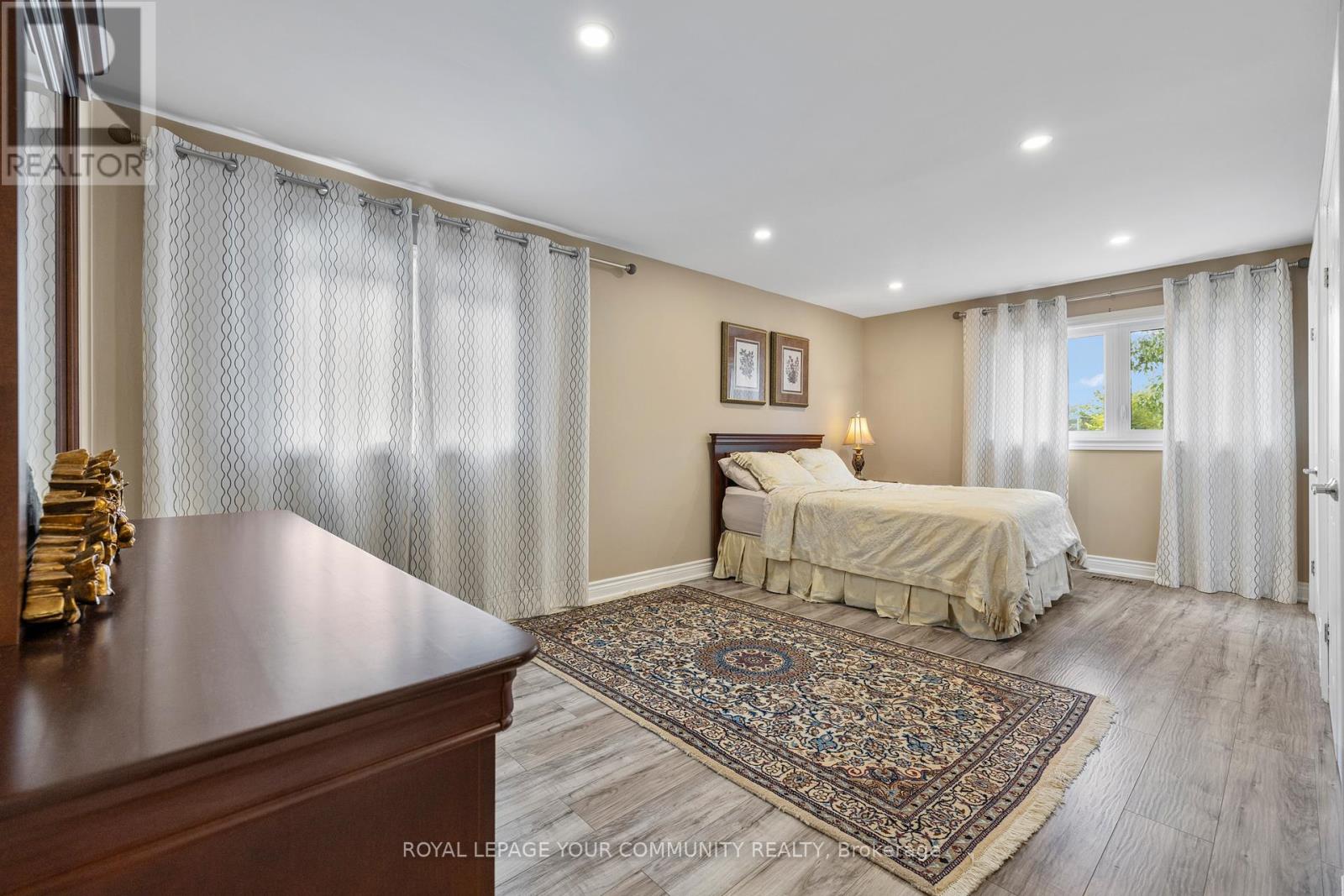Photo 27 of 38 Spruce Avenue S, Richmond Hill ON