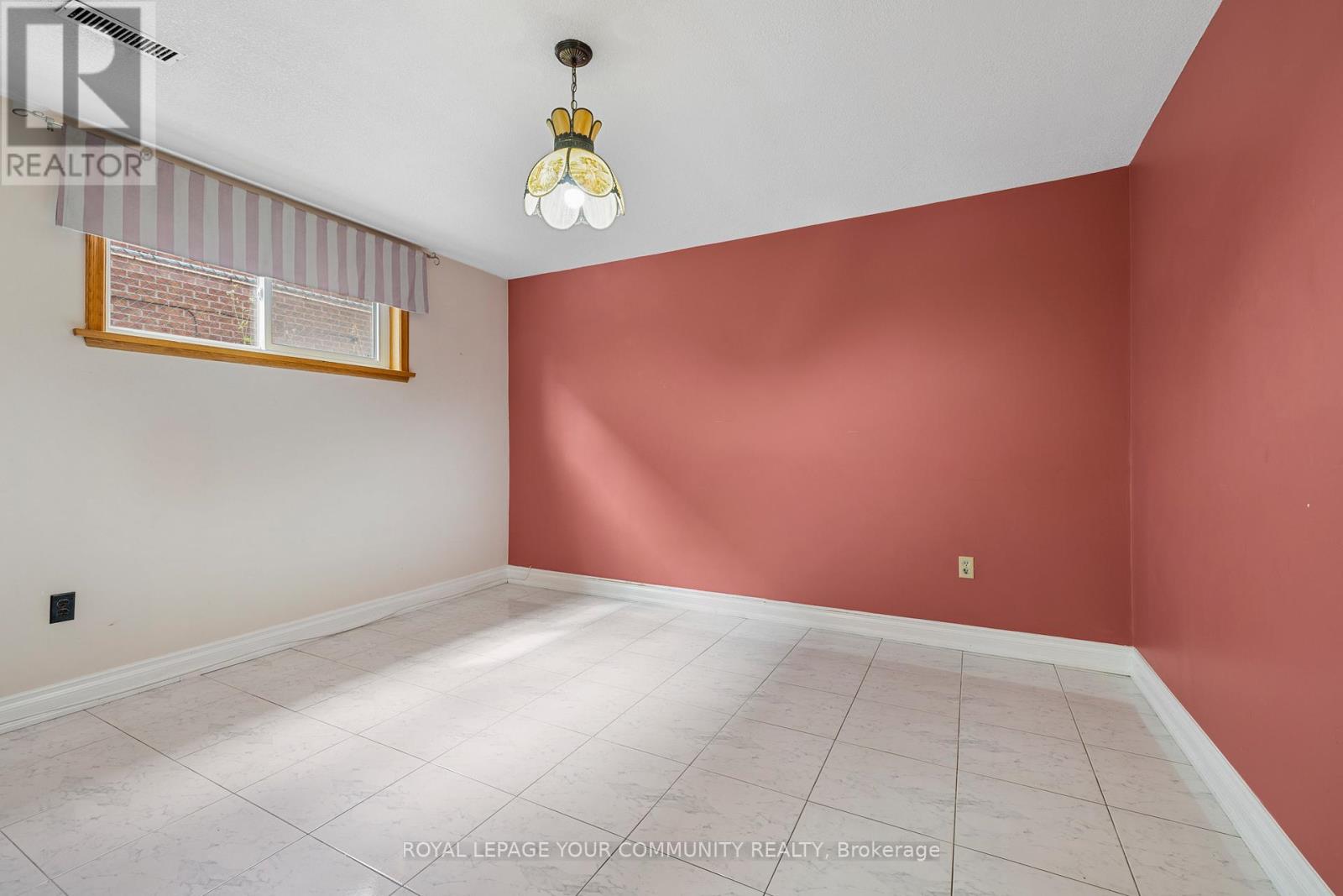 Photo 30 of 38 Spruce Avenue S, Richmond Hill ON