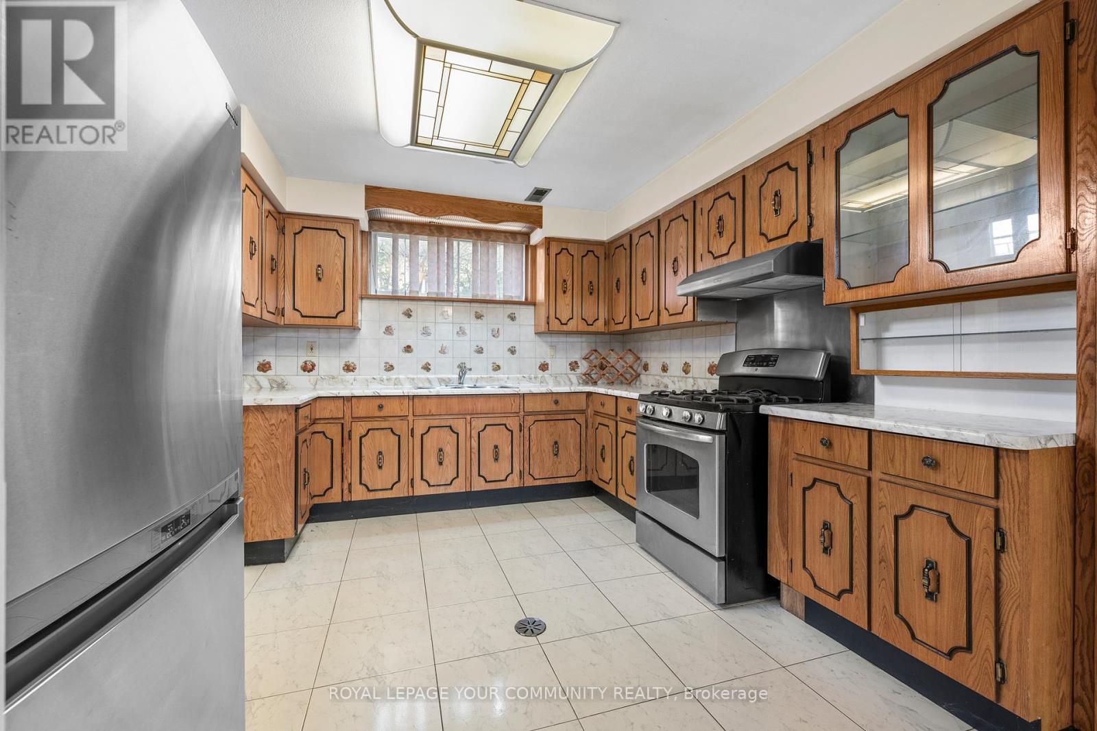 Photo 32 of 38 Spruce Avenue S, Richmond Hill ON