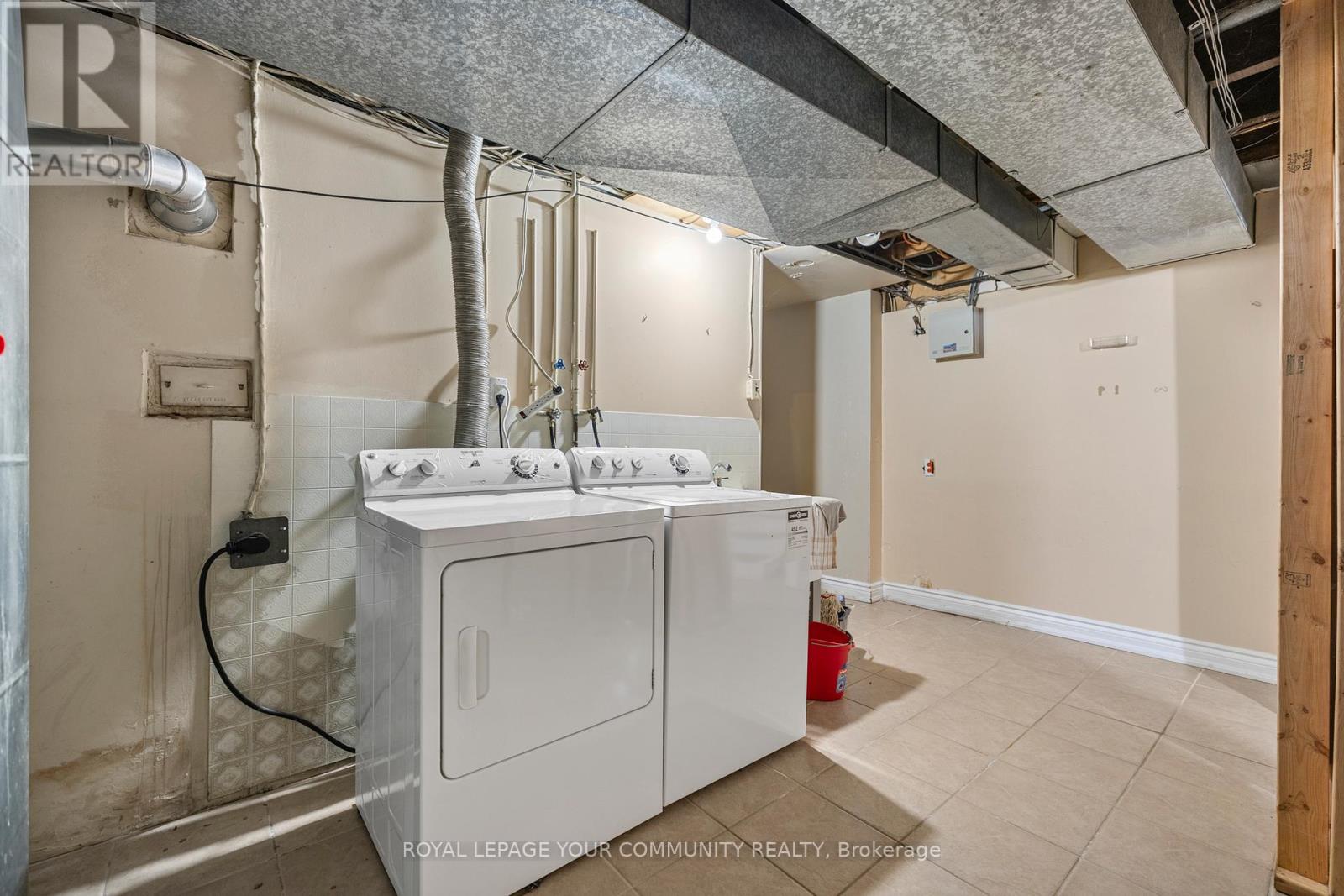 Photo 33 of 38 Spruce Avenue S, Richmond Hill ON