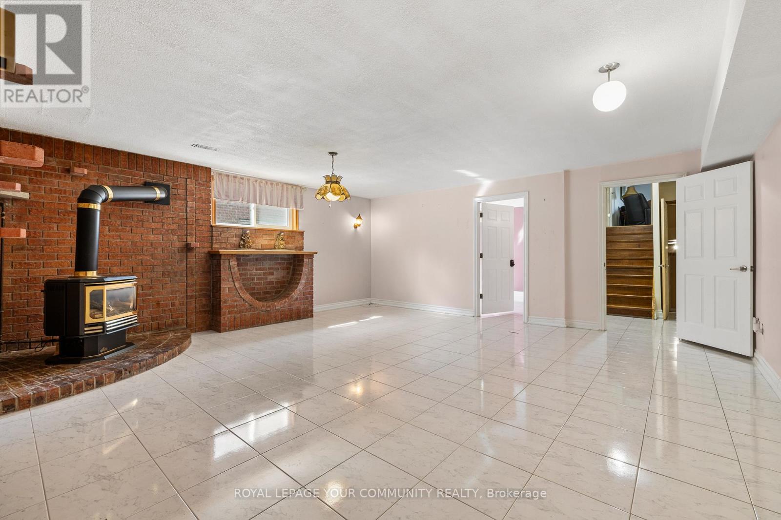 Photo 35 of 38 Spruce Avenue S, Richmond Hill ON