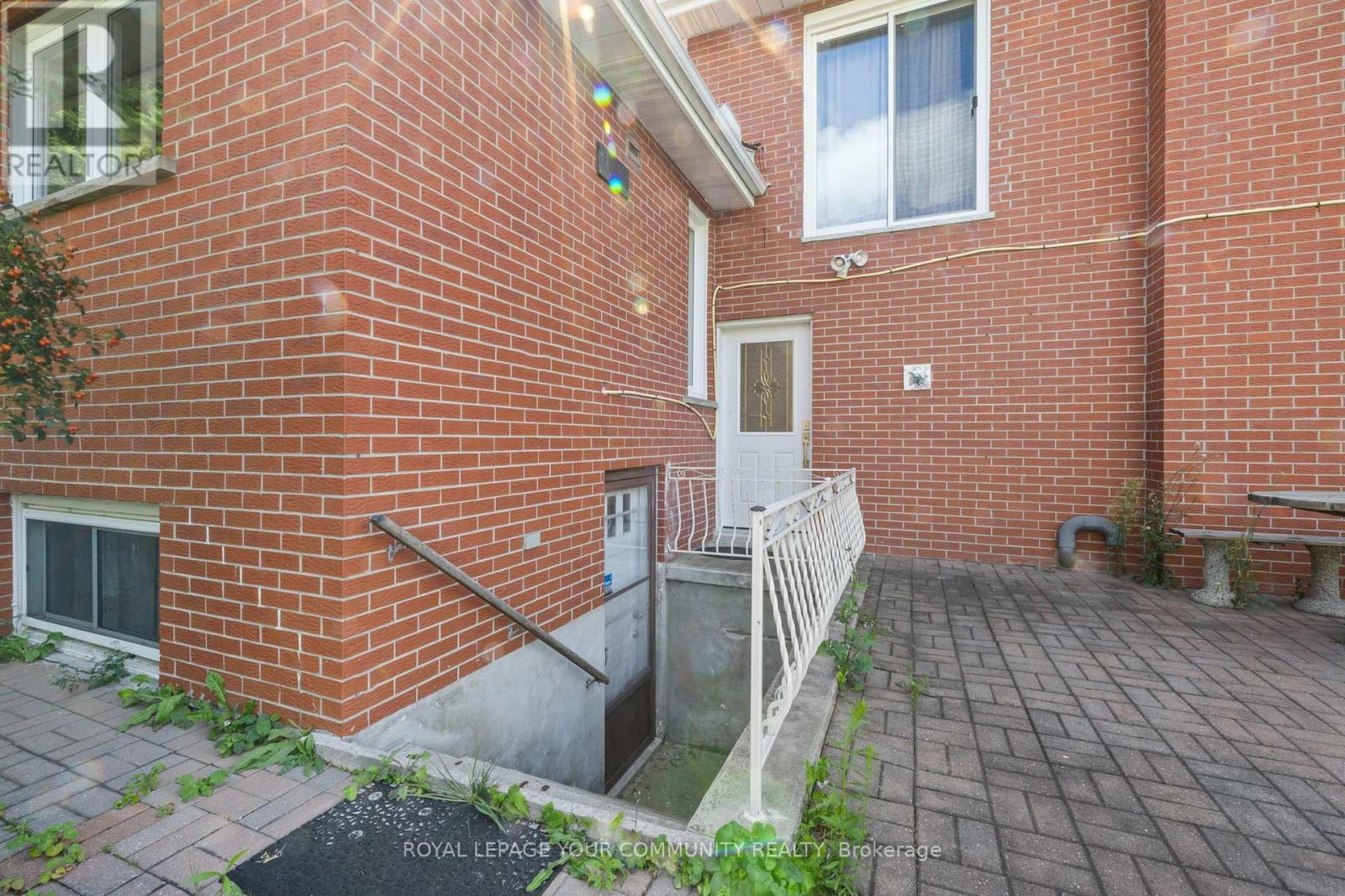 Photo 36 of 38 Spruce Avenue S, Richmond Hill ON