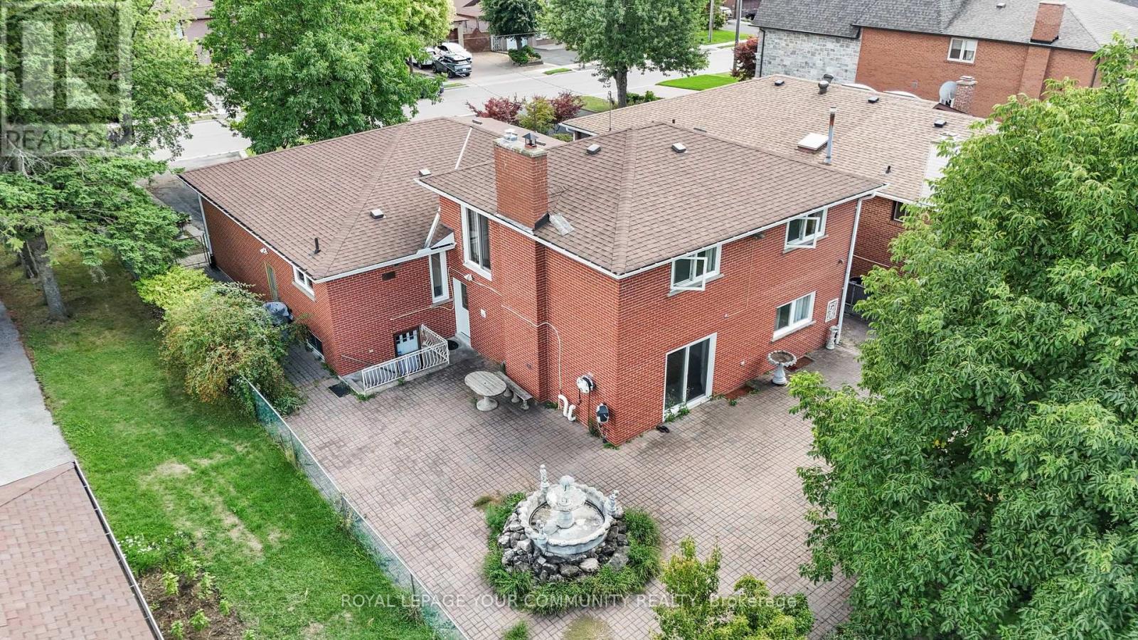Photo 39 of 38 Spruce Avenue S, Richmond Hill ON