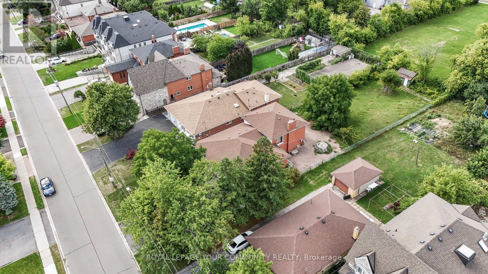 Photo 43 of 38 Spruce Avenue S, Richmond Hill ON
