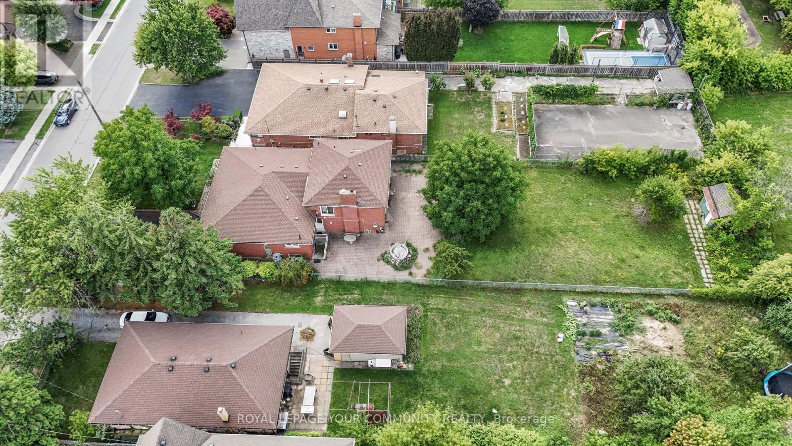 Photo 44 of 38 Spruce Avenue S, Richmond Hill ON