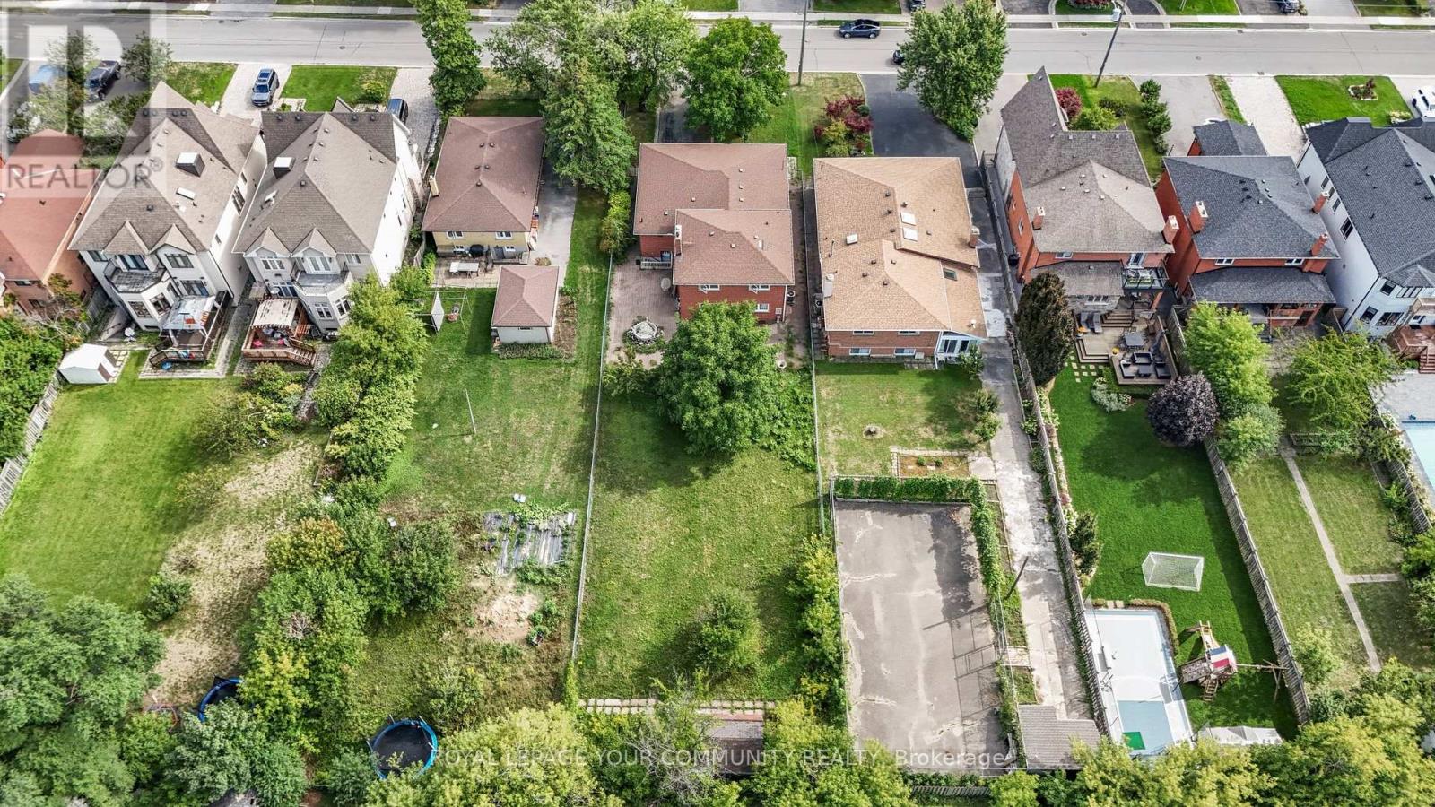 Photo 46 of 38 Spruce Avenue S, Richmond Hill ON