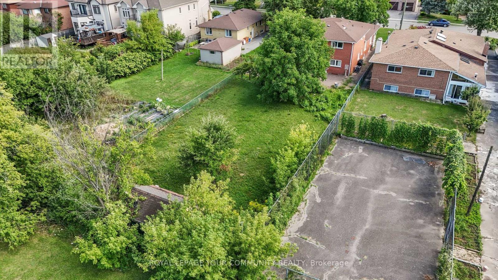 Photo 47 of 38 Spruce Avenue S, Richmond Hill ON