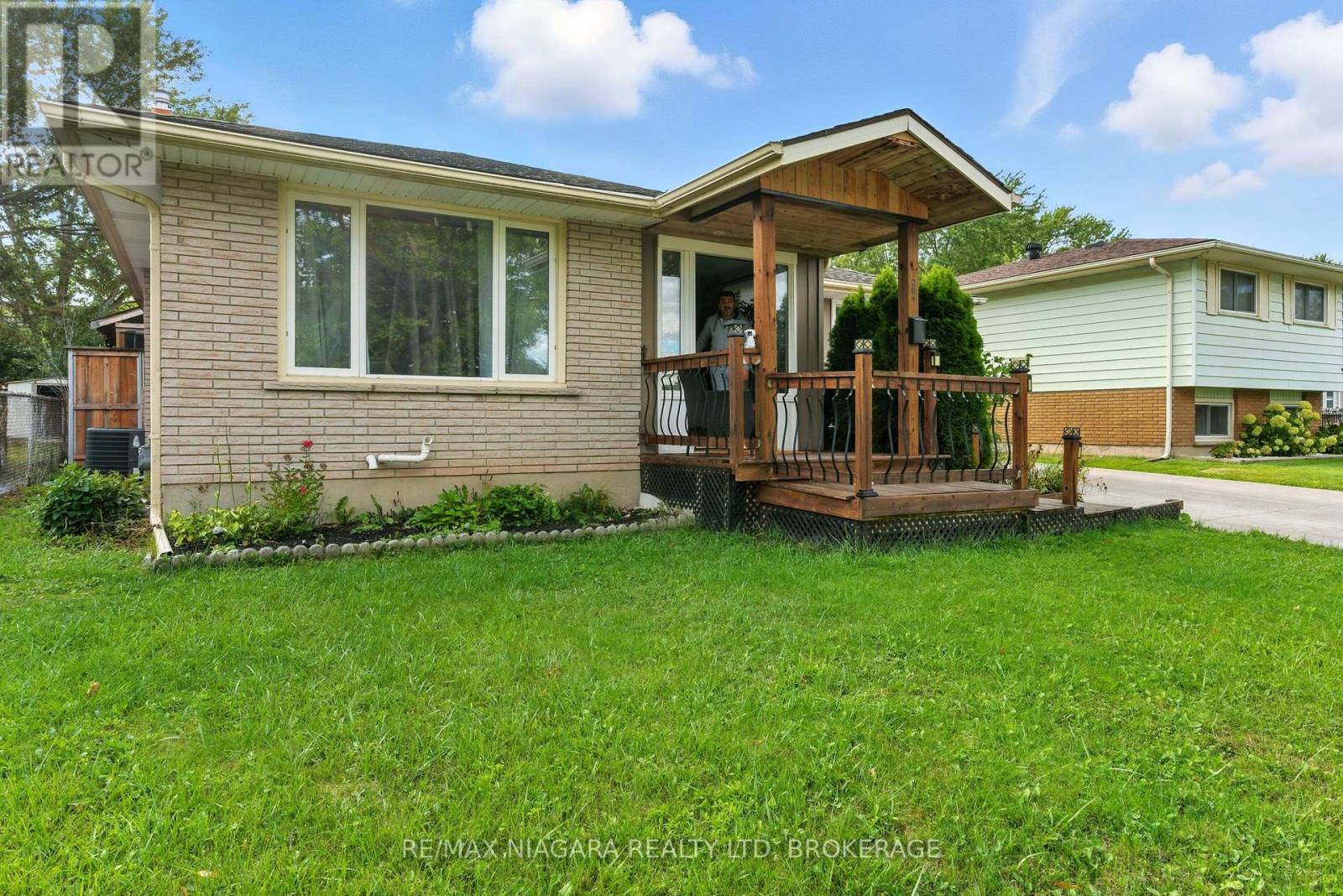 Photo 4 of 204 Hildred Street, Welland ON