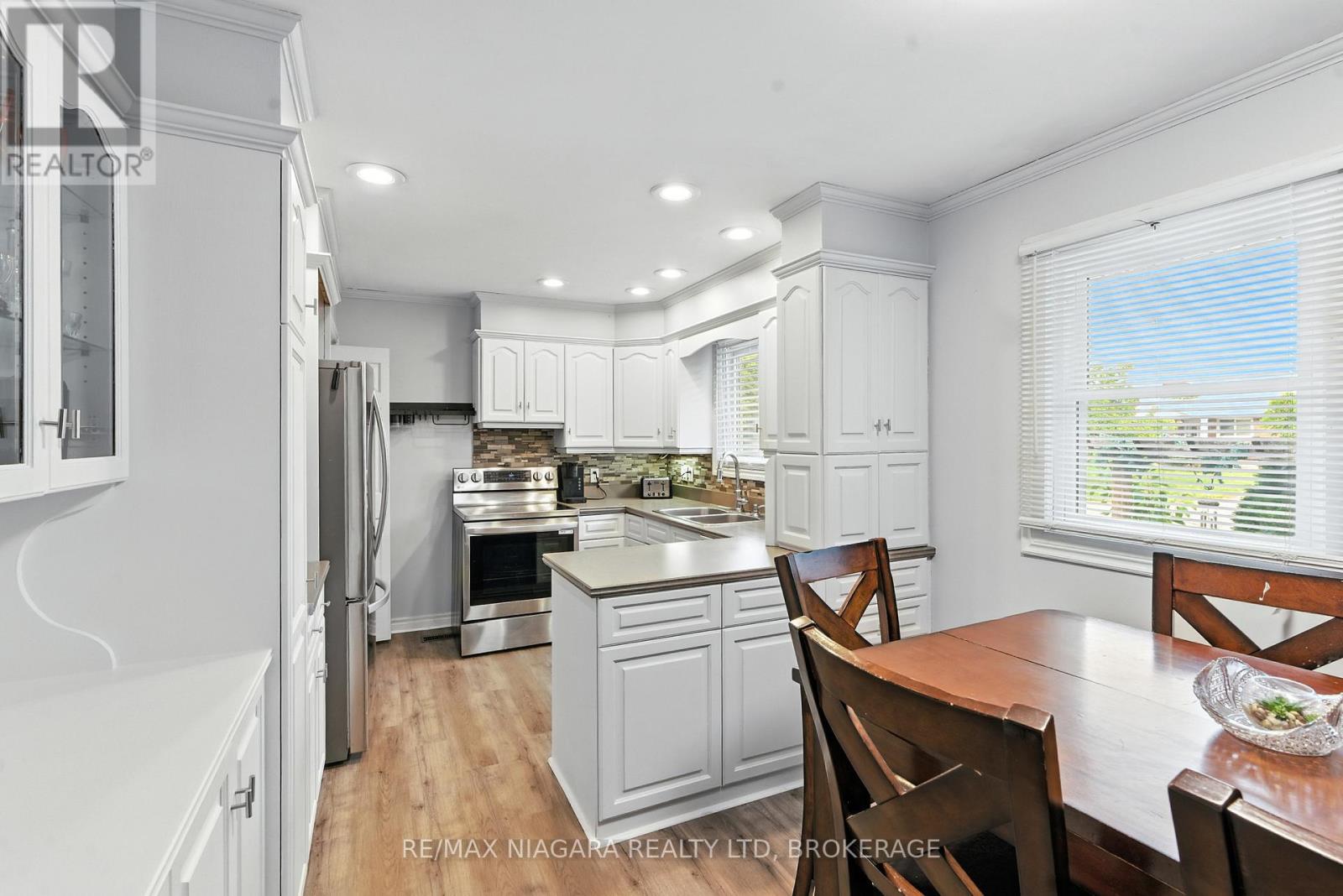 Photo 9 of 204 Hildred Street, Welland ON