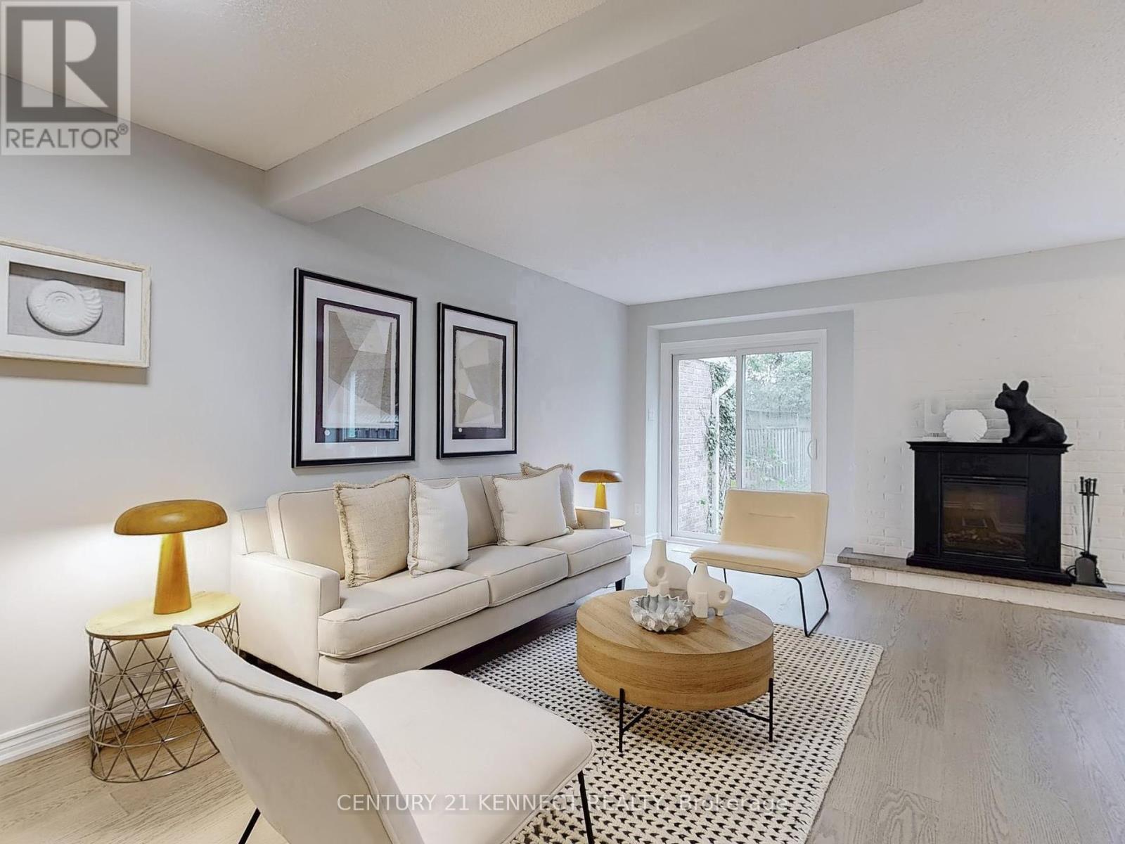 Photo 3 of 8 105 Carlton Road, Markham ON