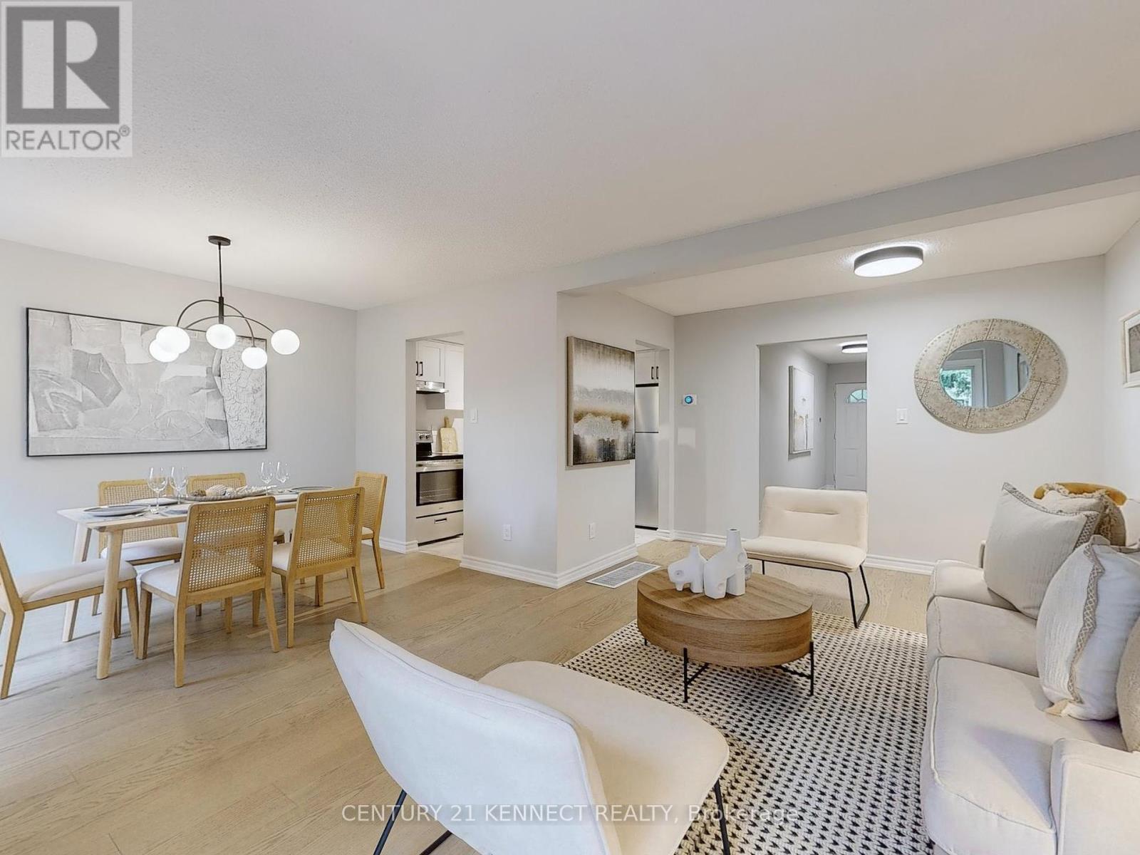 Photo 4 of 8 105 Carlton Road, Markham ON