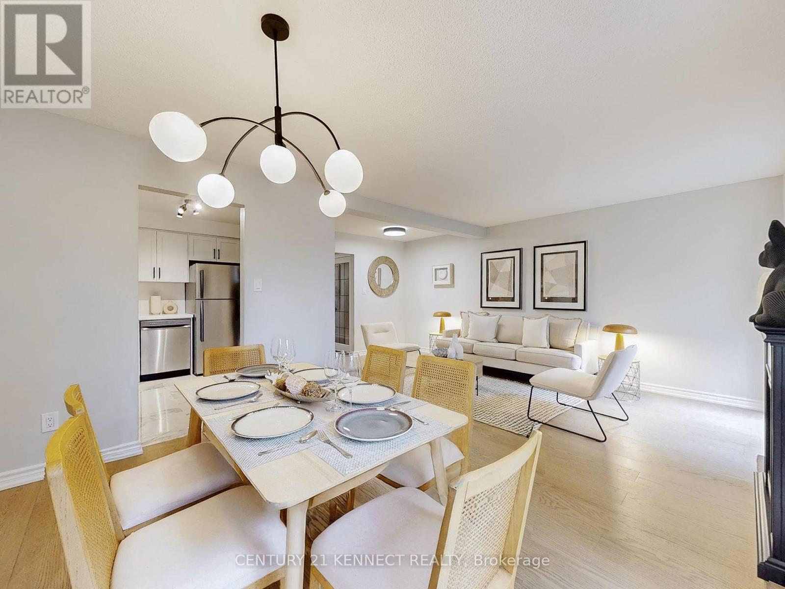 Photo 5 of 8 105 Carlton Road, Markham ON