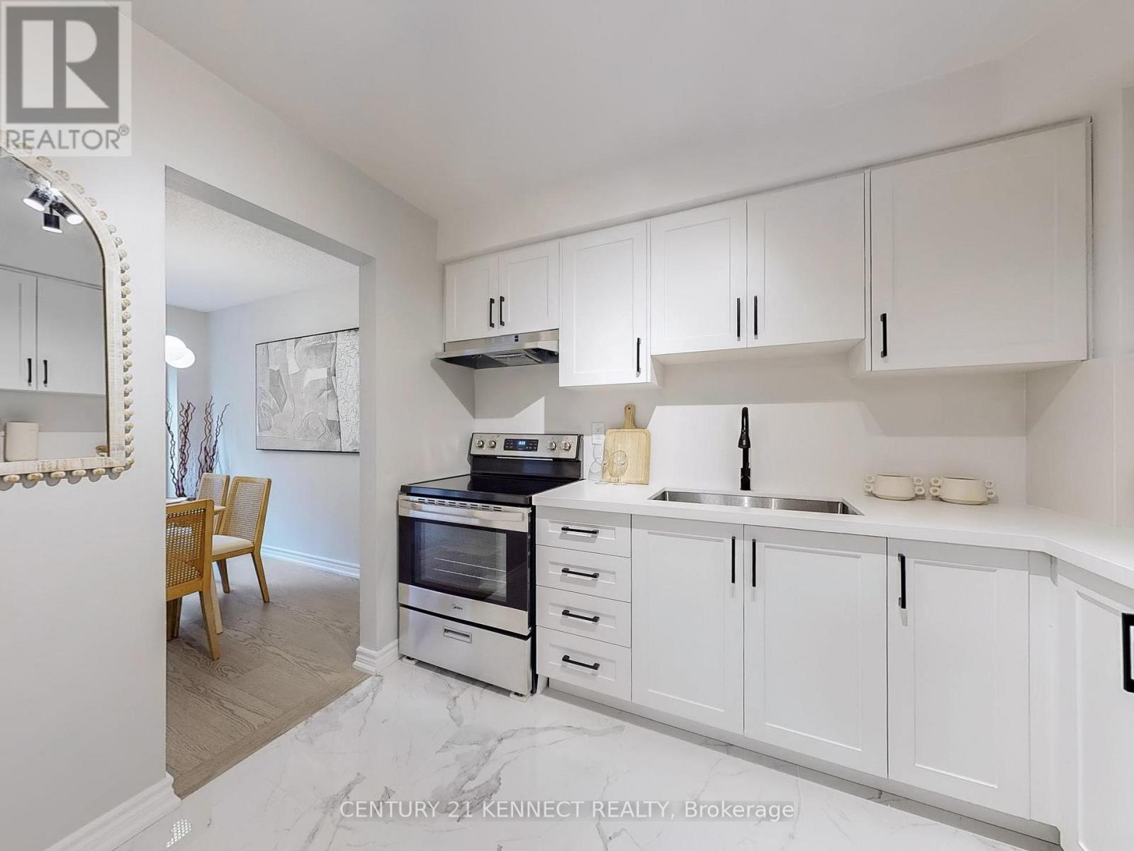 Photo 6 of 8 105 Carlton Road, Markham ON