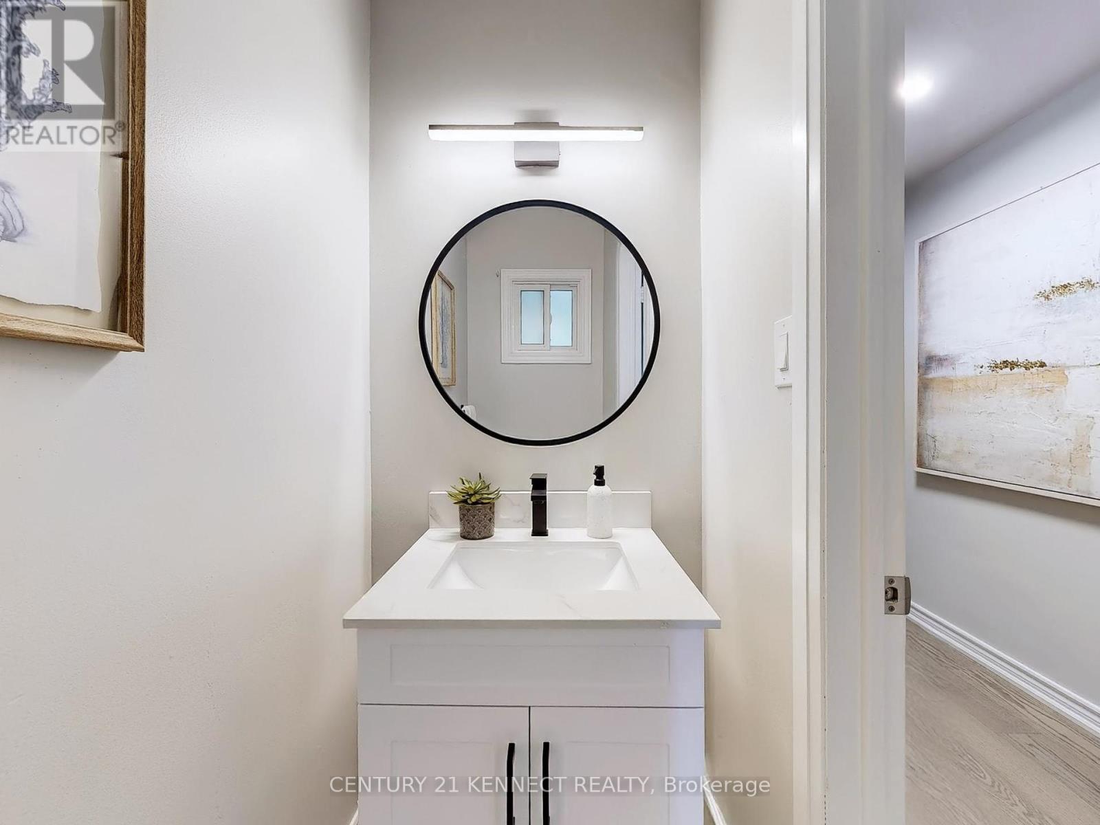 Photo 8 of 8 105 Carlton Road, Markham ON