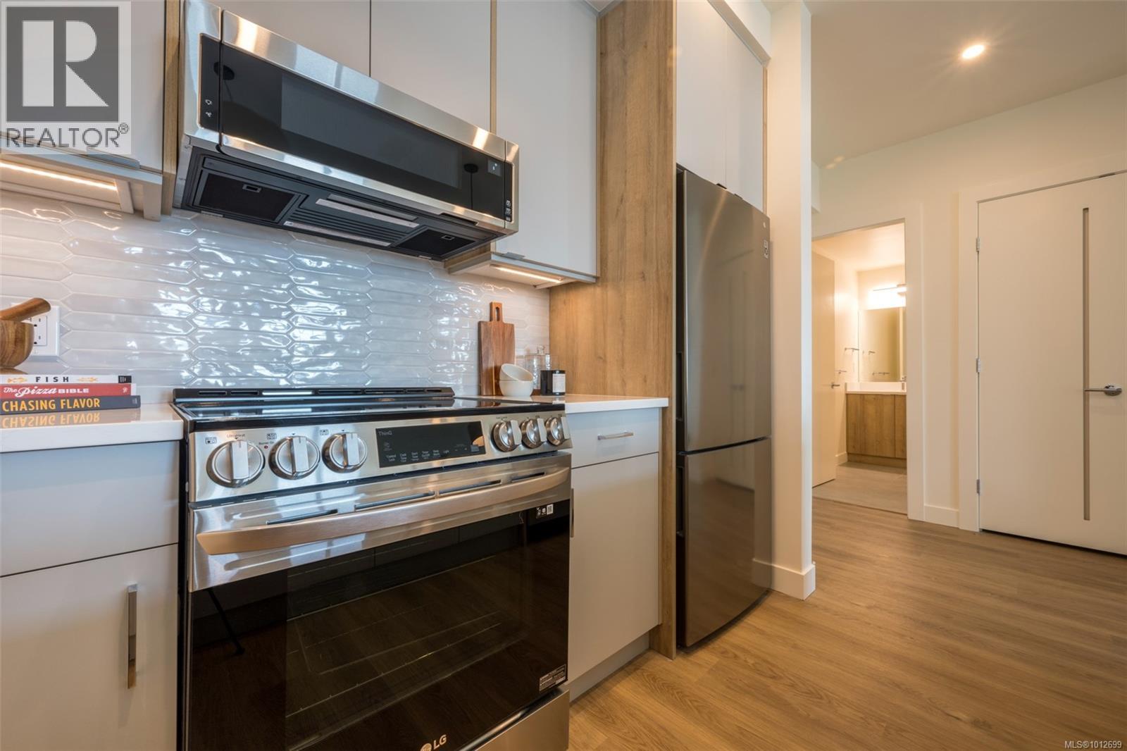 Photo 6 of 402 757 Tyee Rd, Victoria BC