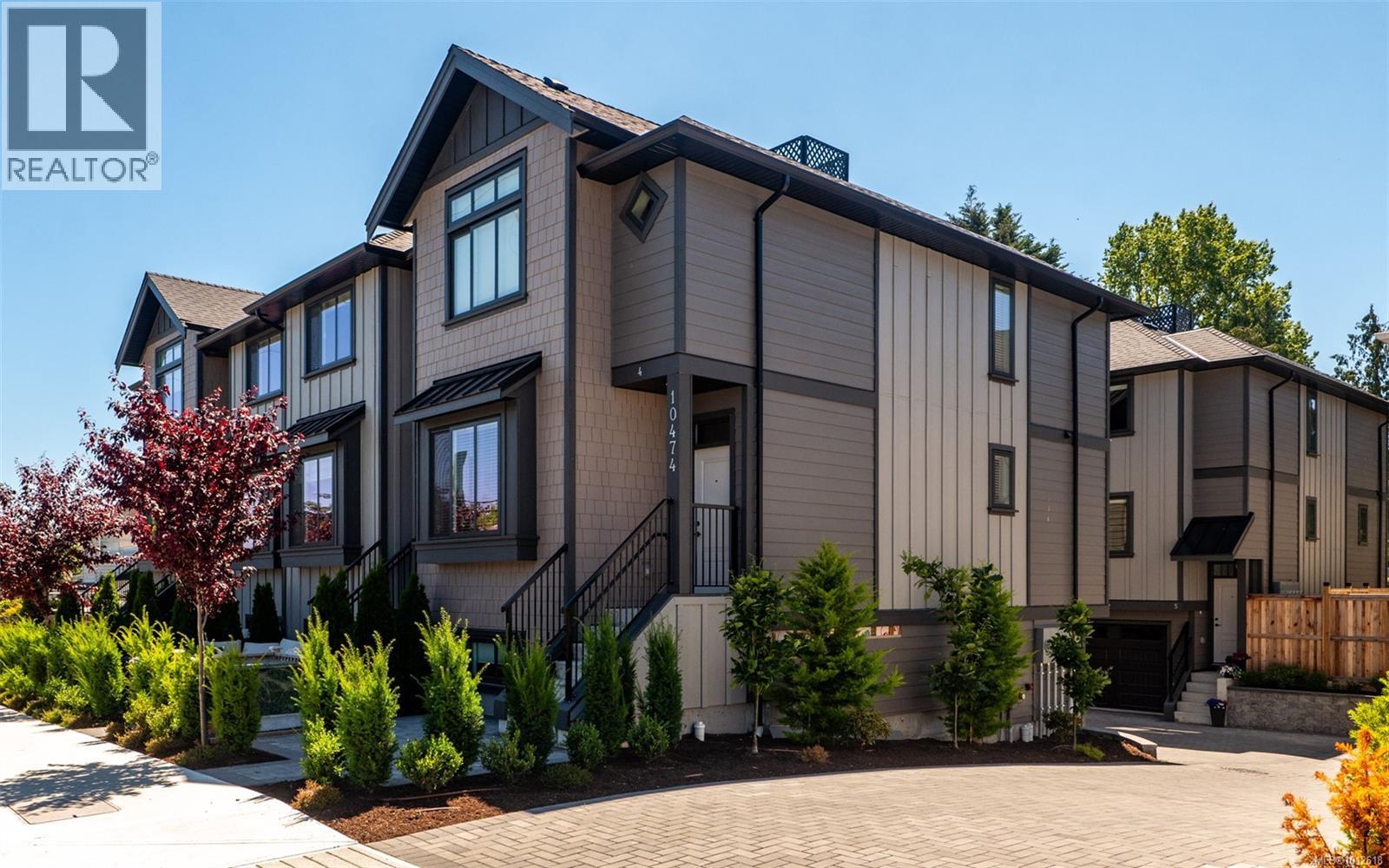 2 10474 Resthaven Dr, Sidney