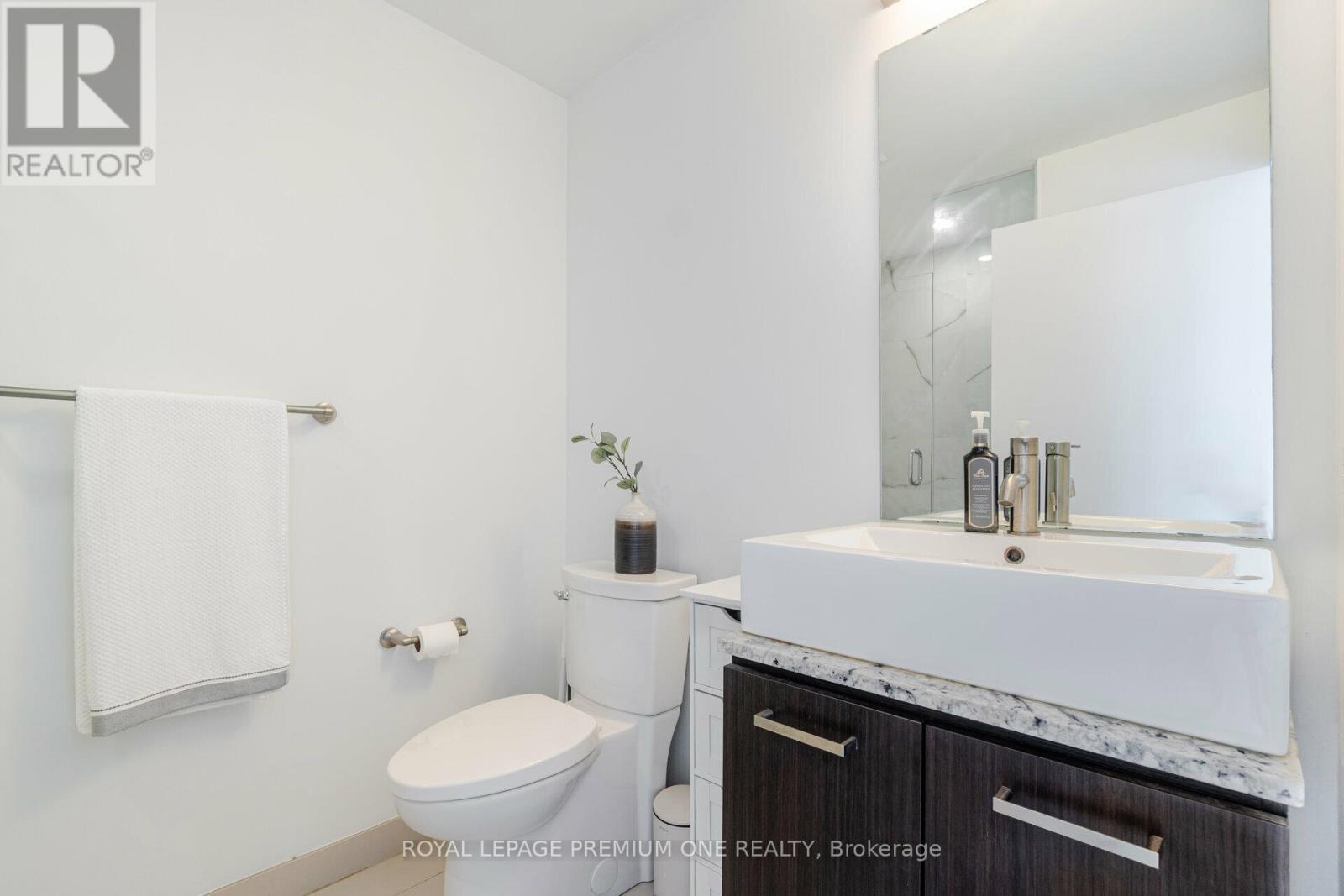 Photo 10 of 209 170 Chiltern Hill Road, Toronto ON