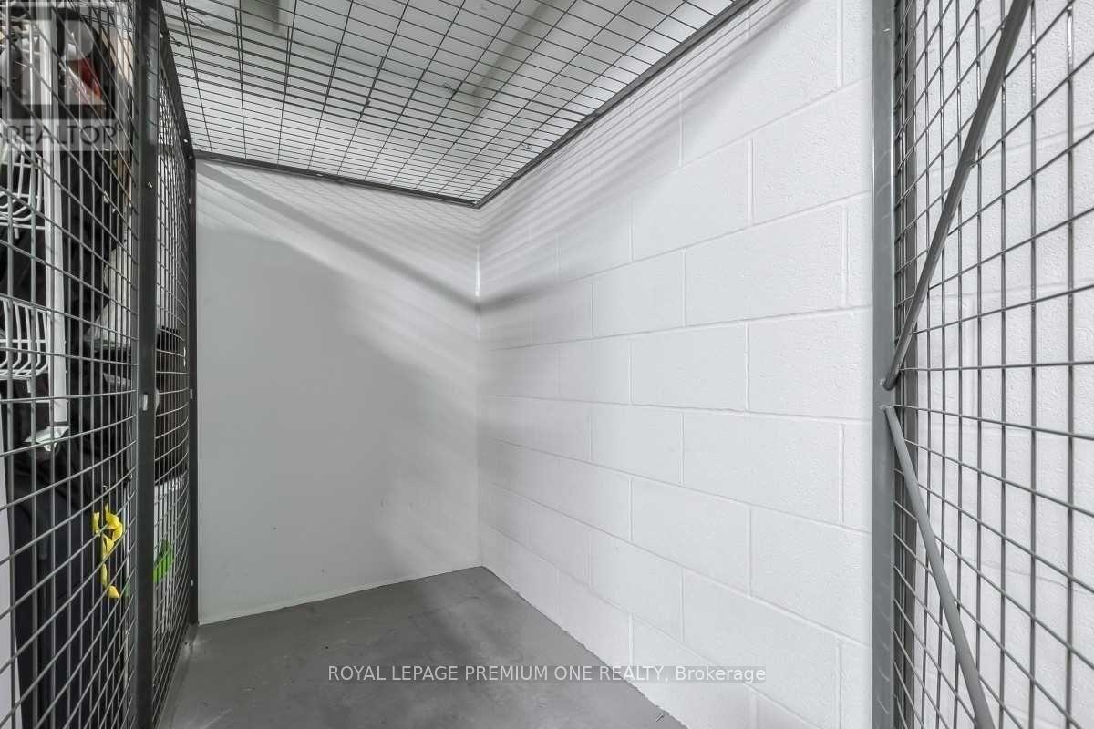 Photo 21 of 209 170 Chiltern Hill Road, Toronto ON