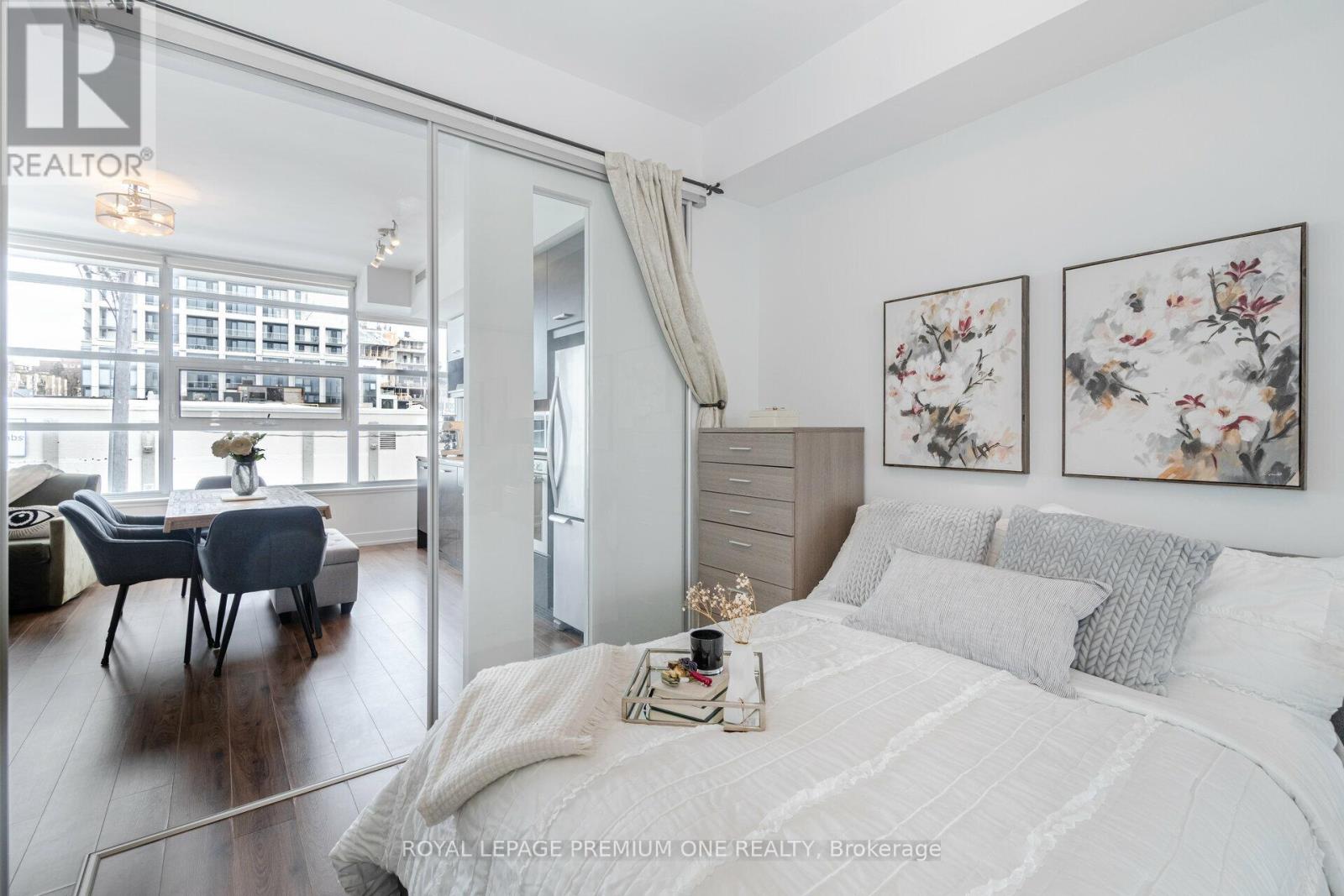 Photo 9 of 209 170 Chiltern Hill Road, Toronto ON