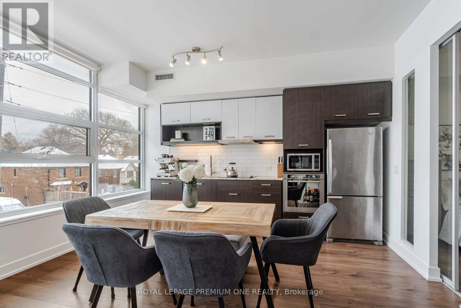 Photo 4 of 209 170 Chiltern Hill Road, Toronto ON