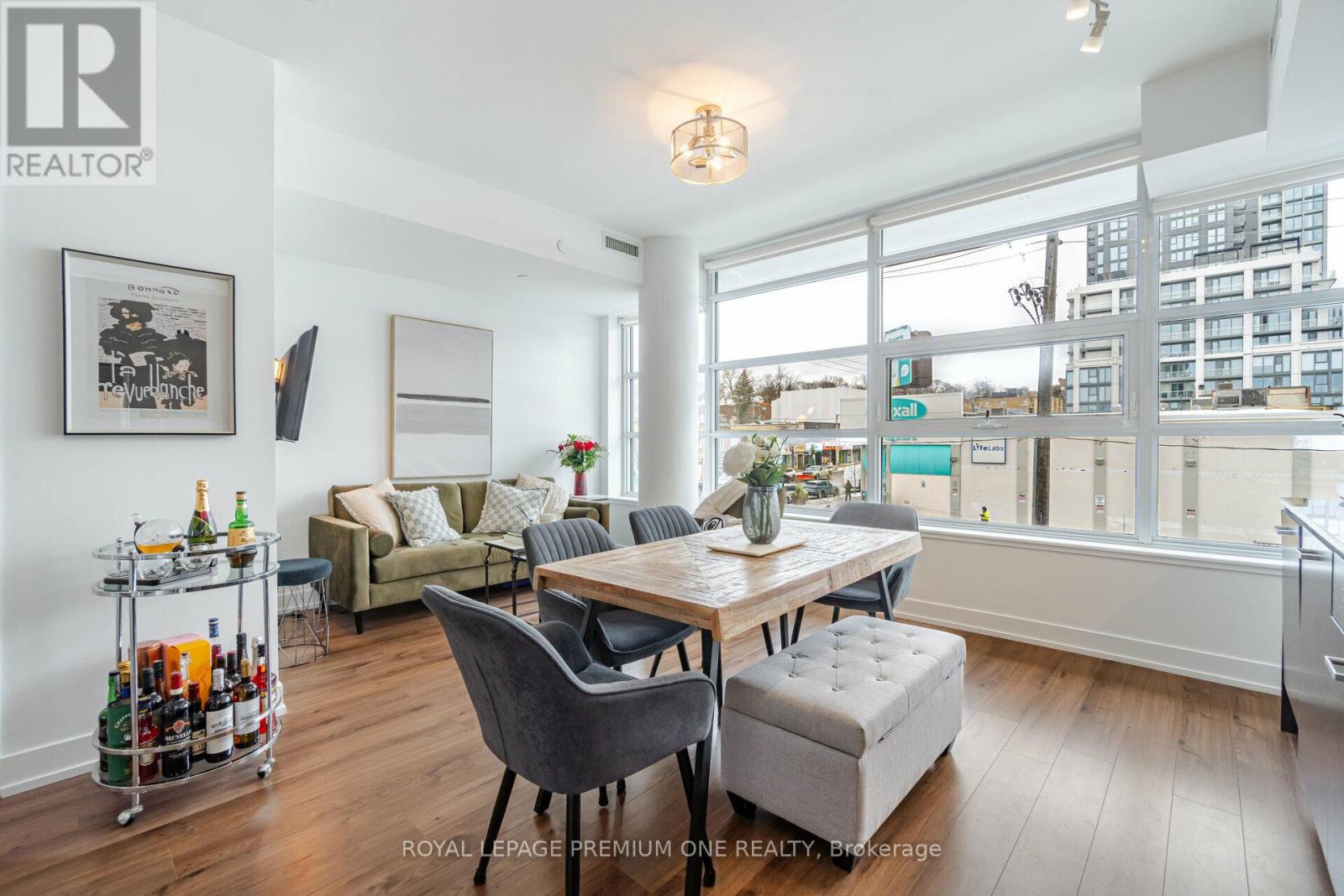 Photo 3 of 209 170 Chiltern Hill Road, Toronto ON