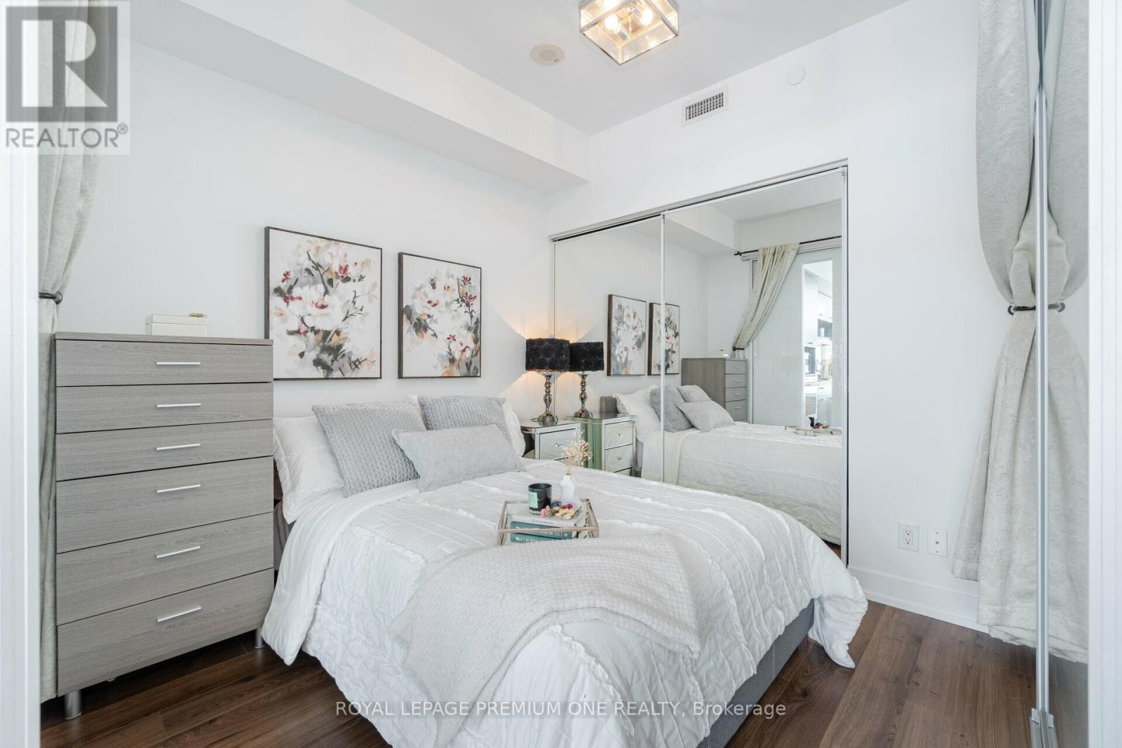 Photo 8 of 209 170 Chiltern Hill Road, Toronto ON