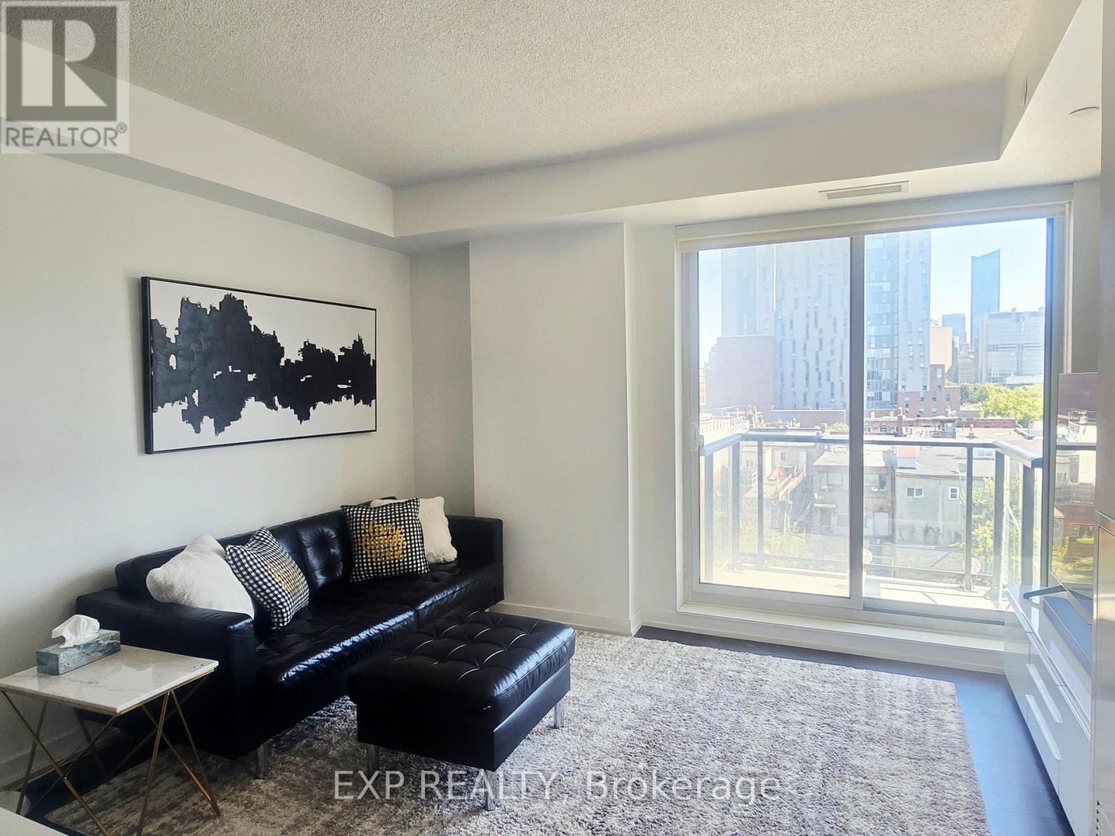 Photo 4 of 608 297 College Street, Toronto ON