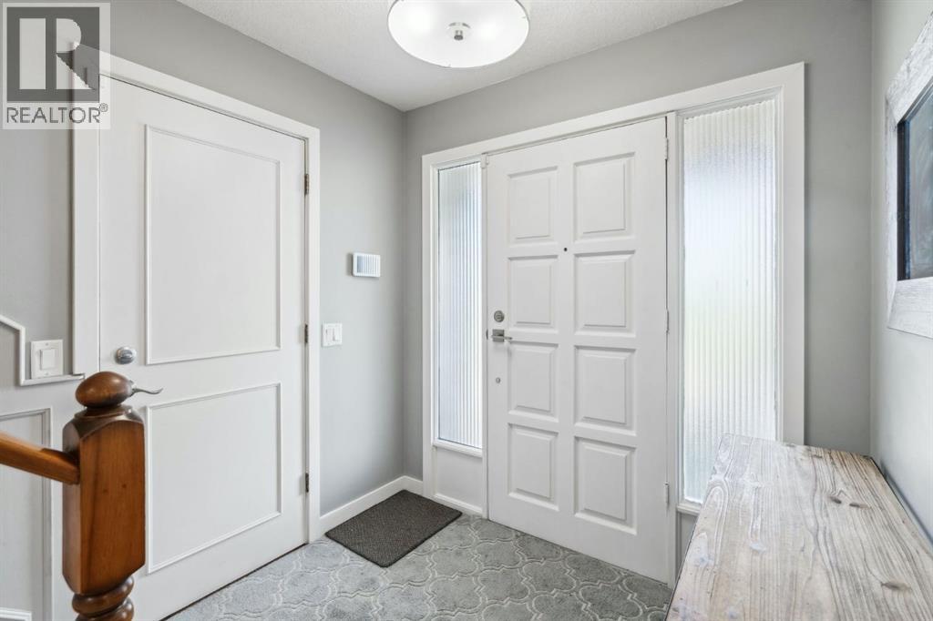 Photo 7 of 79 Woodbrook Road Sw, Calgary AB
