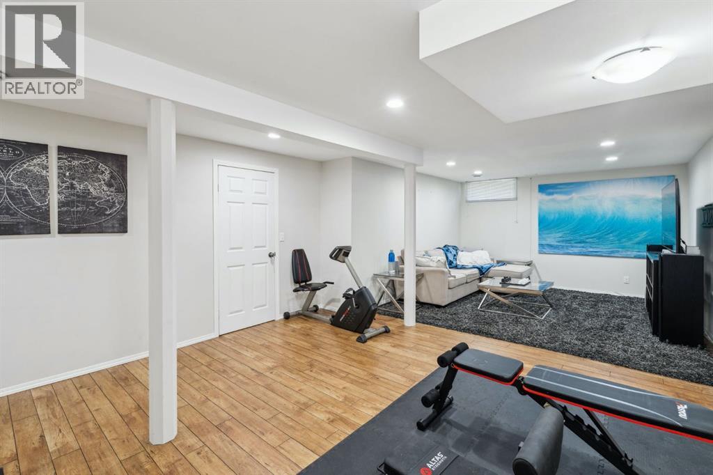 Photo 33 of 79 Woodbrook Road Sw, Calgary AB
